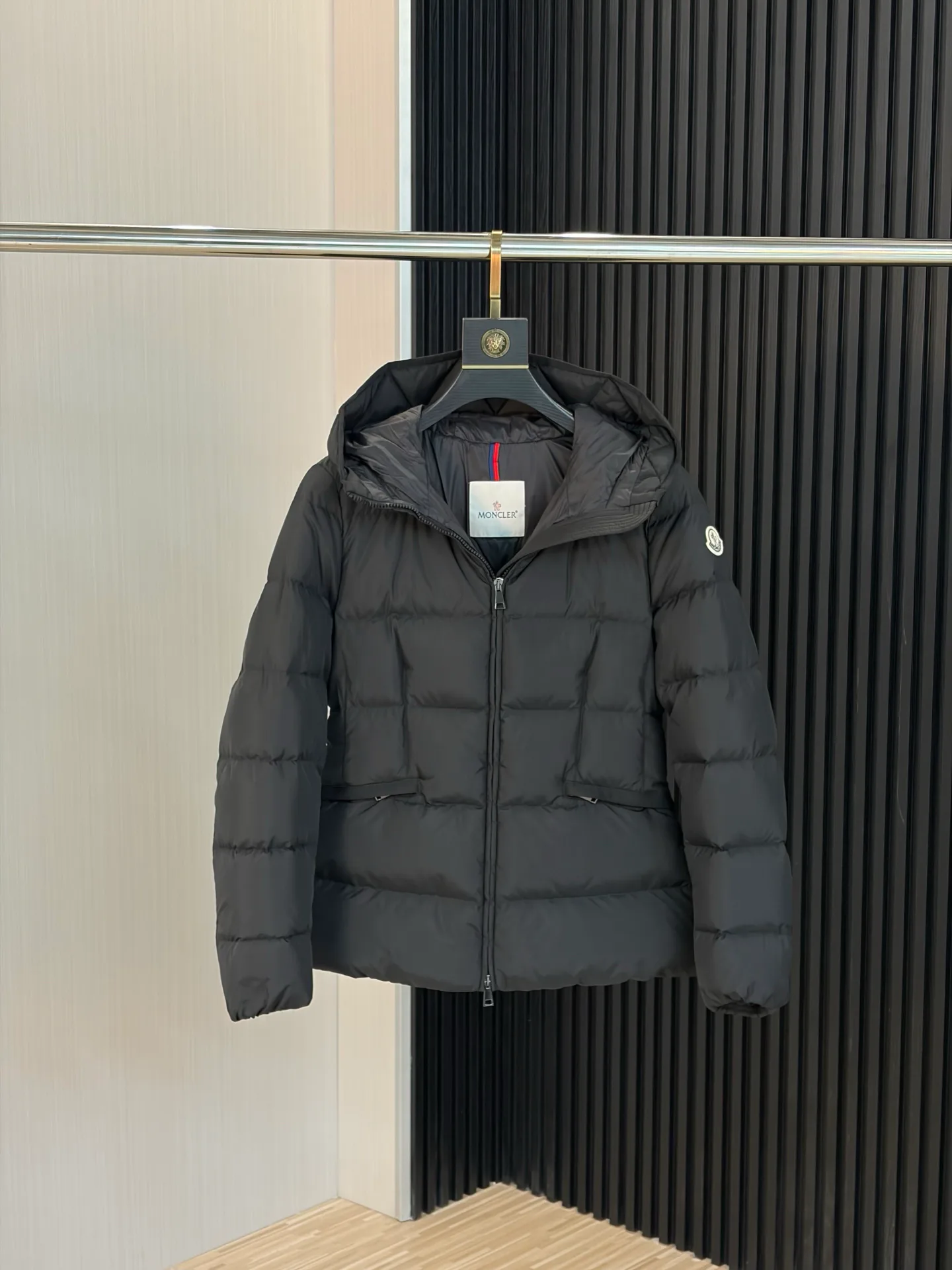 Women's Jackets And Down Jackets MONCLER 18188678
