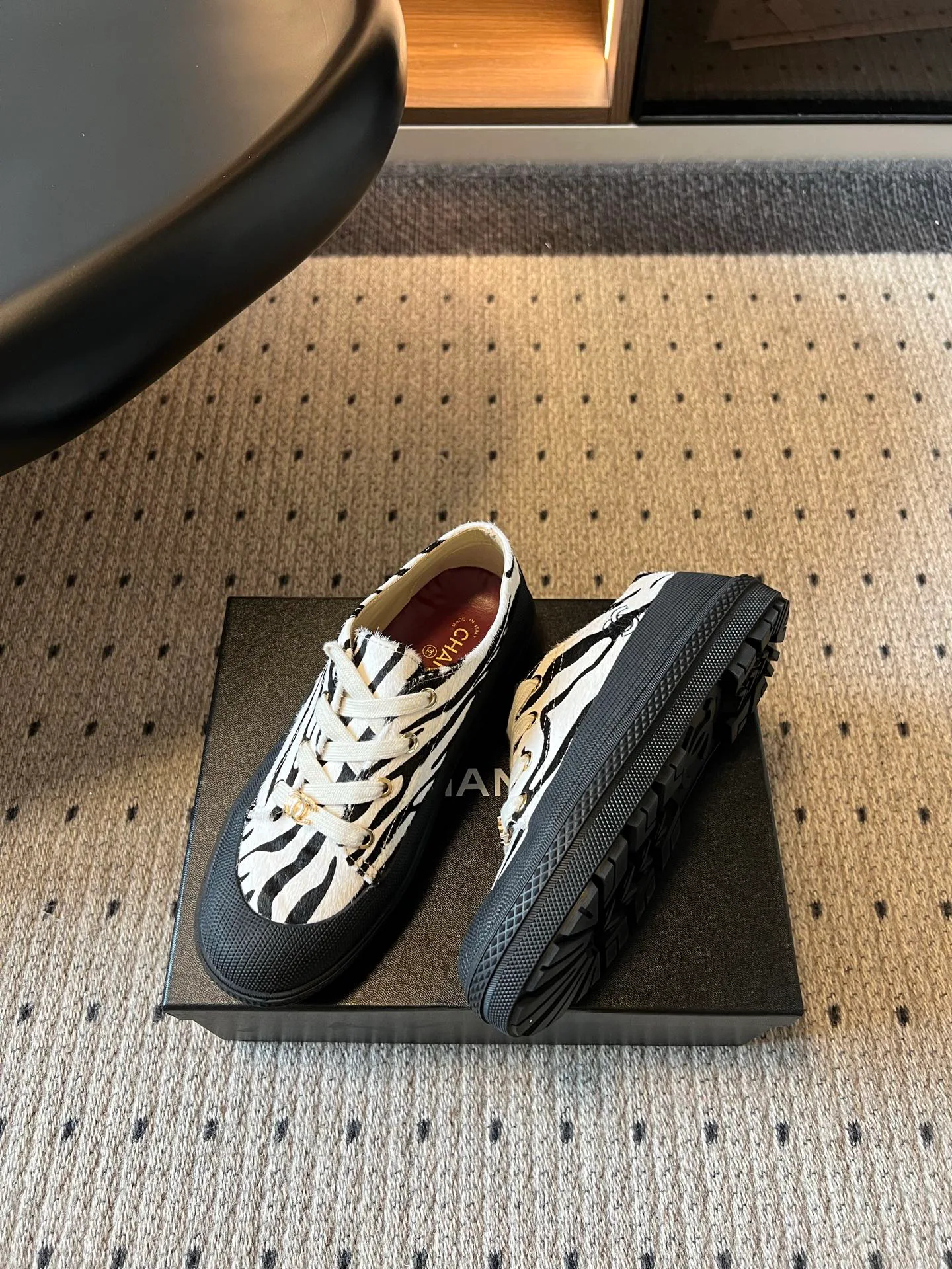 Women's Sneakers CHANEL 18137085
