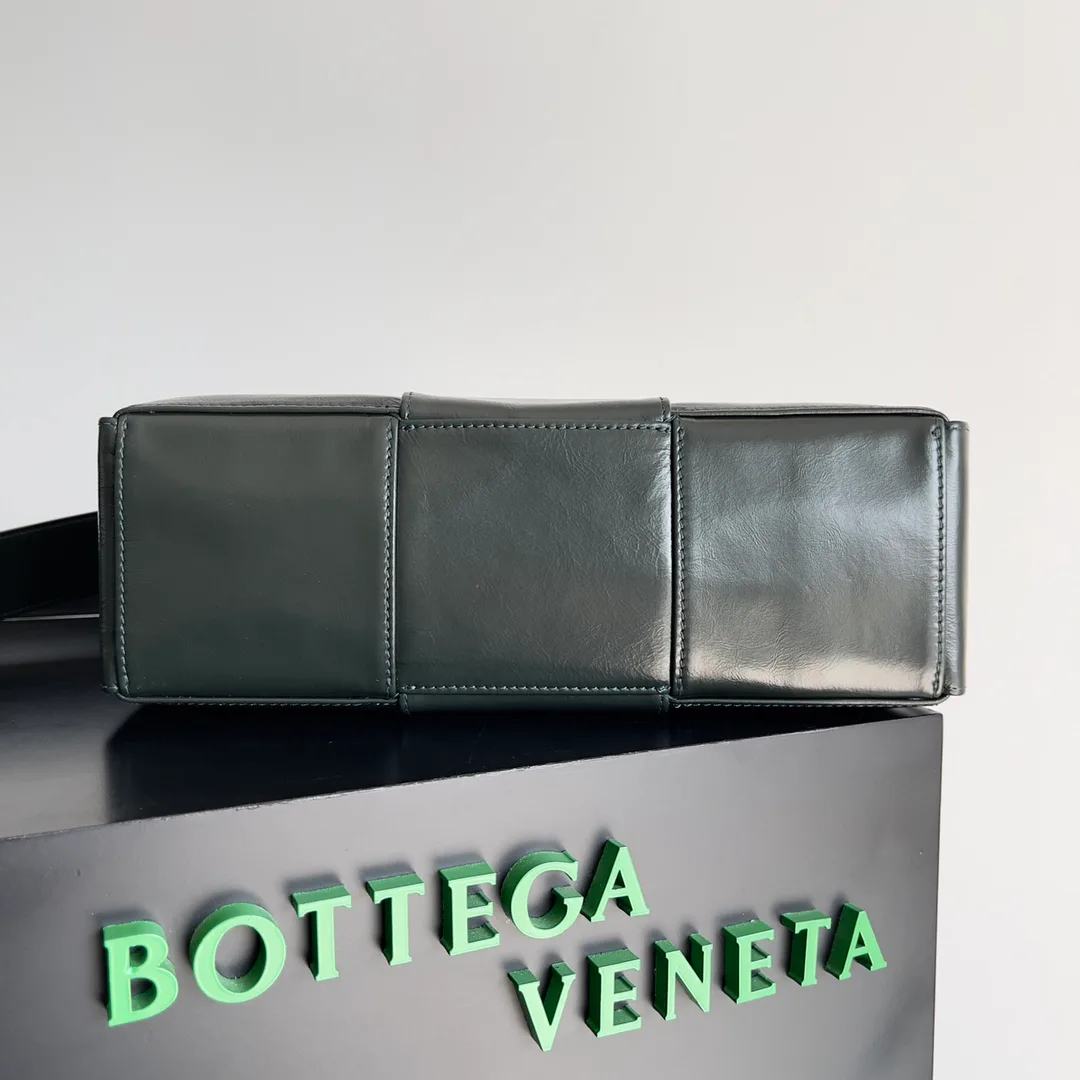 Women's Classic Handbags BOTTEGA VENETA 17372502