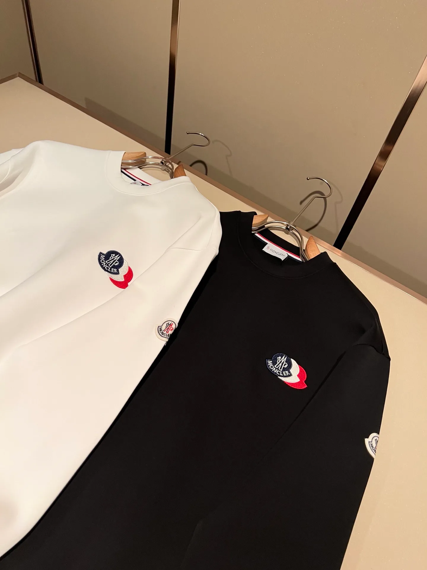 Men's Sweatshirts And Hoodies MONCLER 18080860