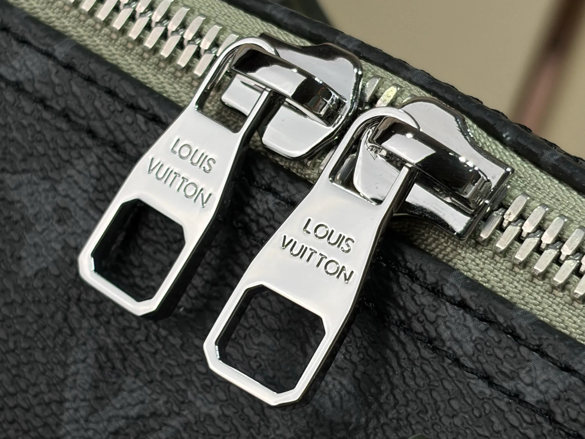 Women's Travel Bags LOUIS VUITTON 17674158