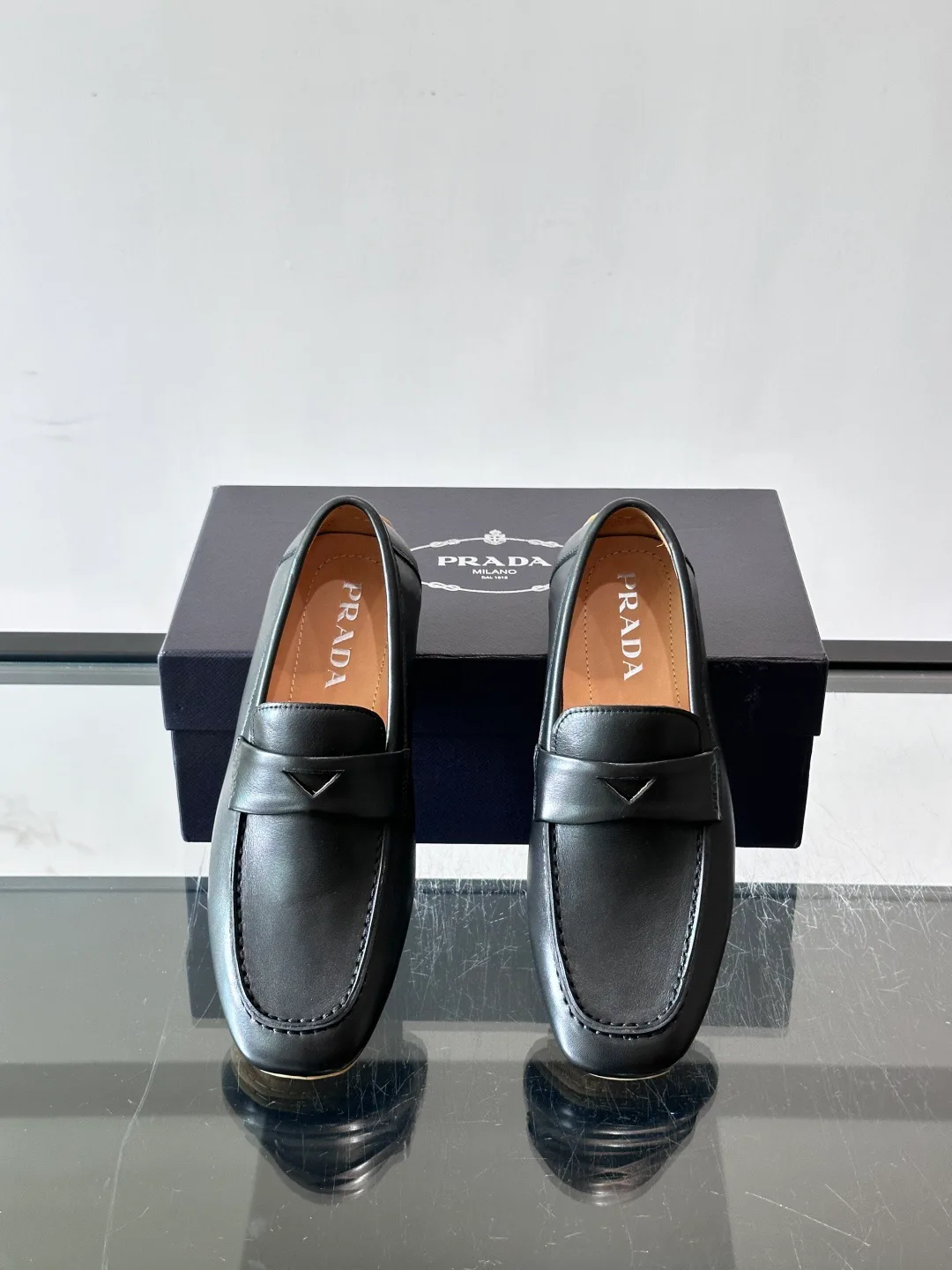 Men's Loafers And Dress Shoes PRADA 17447557