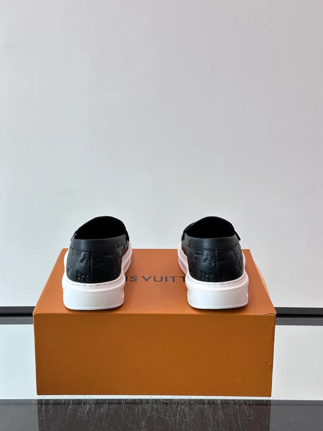Men's Loafers And Dress Shoes LOUIS VUITTON 18400589