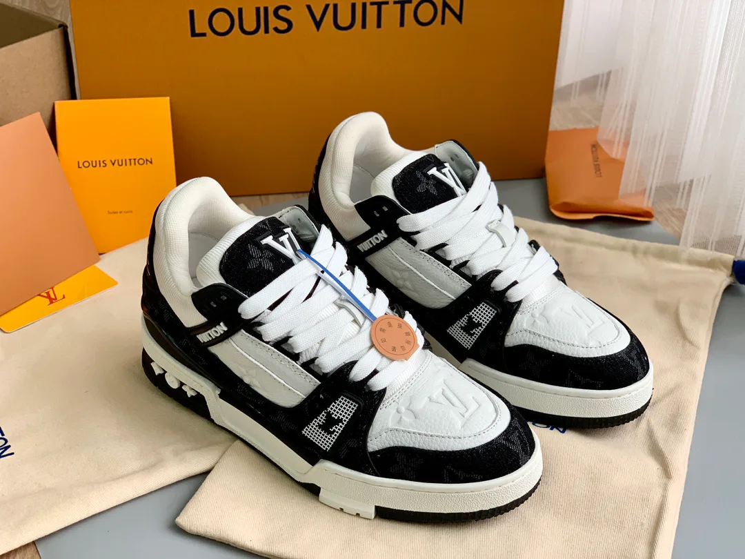 Women's Sneakers LOUIS VUITTON 18014129