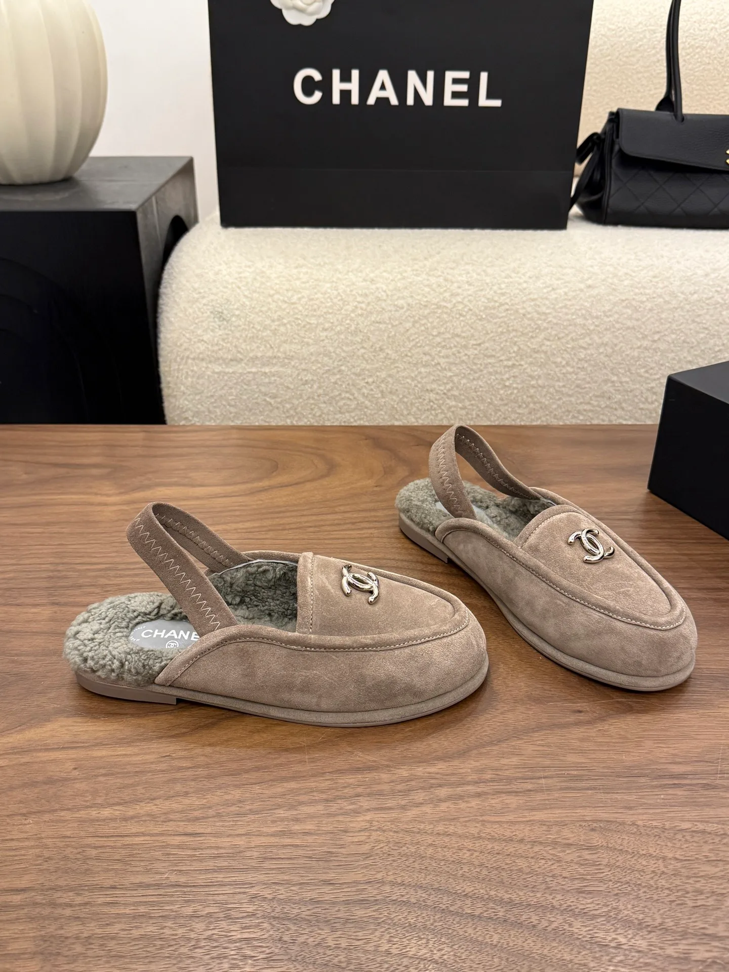 Women's Loafers And Moccasins CHANEL 18223717