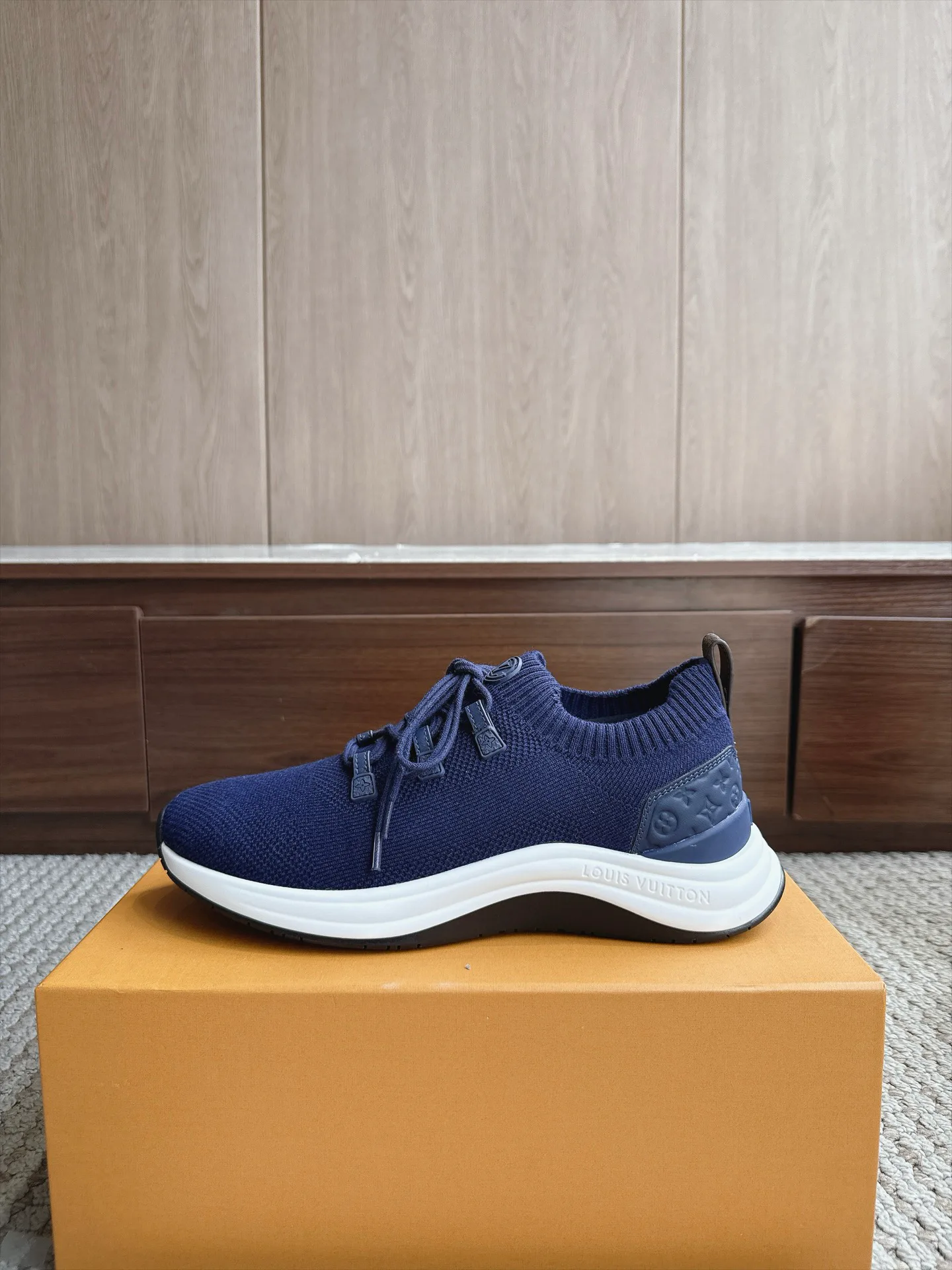 Women's Sneakers LOUIS VUITTON 18333248