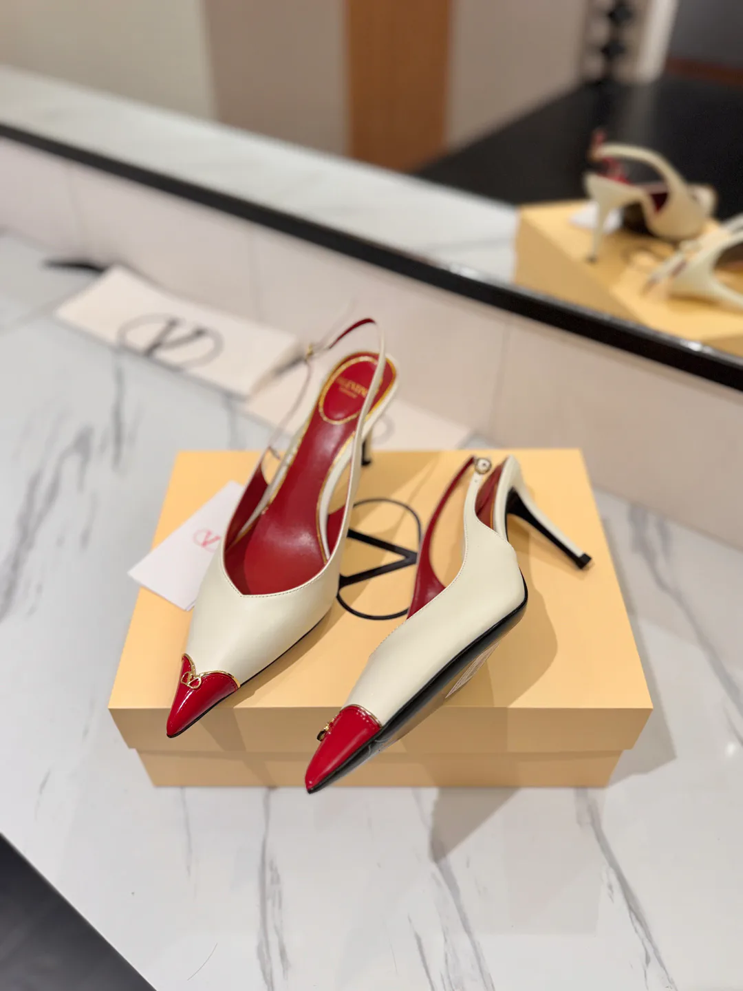 Women's Open-Toe Sandals VALENTINO 18134958
