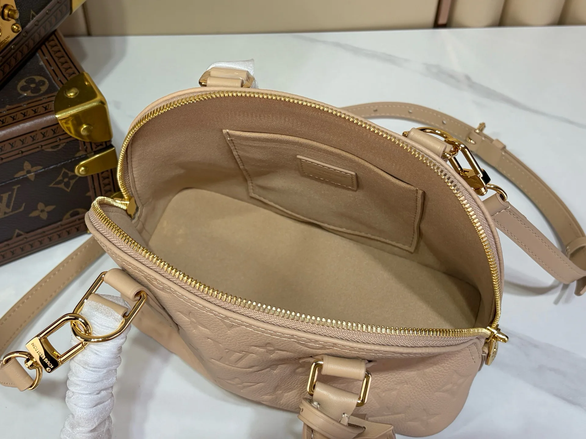 Women's Classic Handbags LOUIS VUITTON 18240306