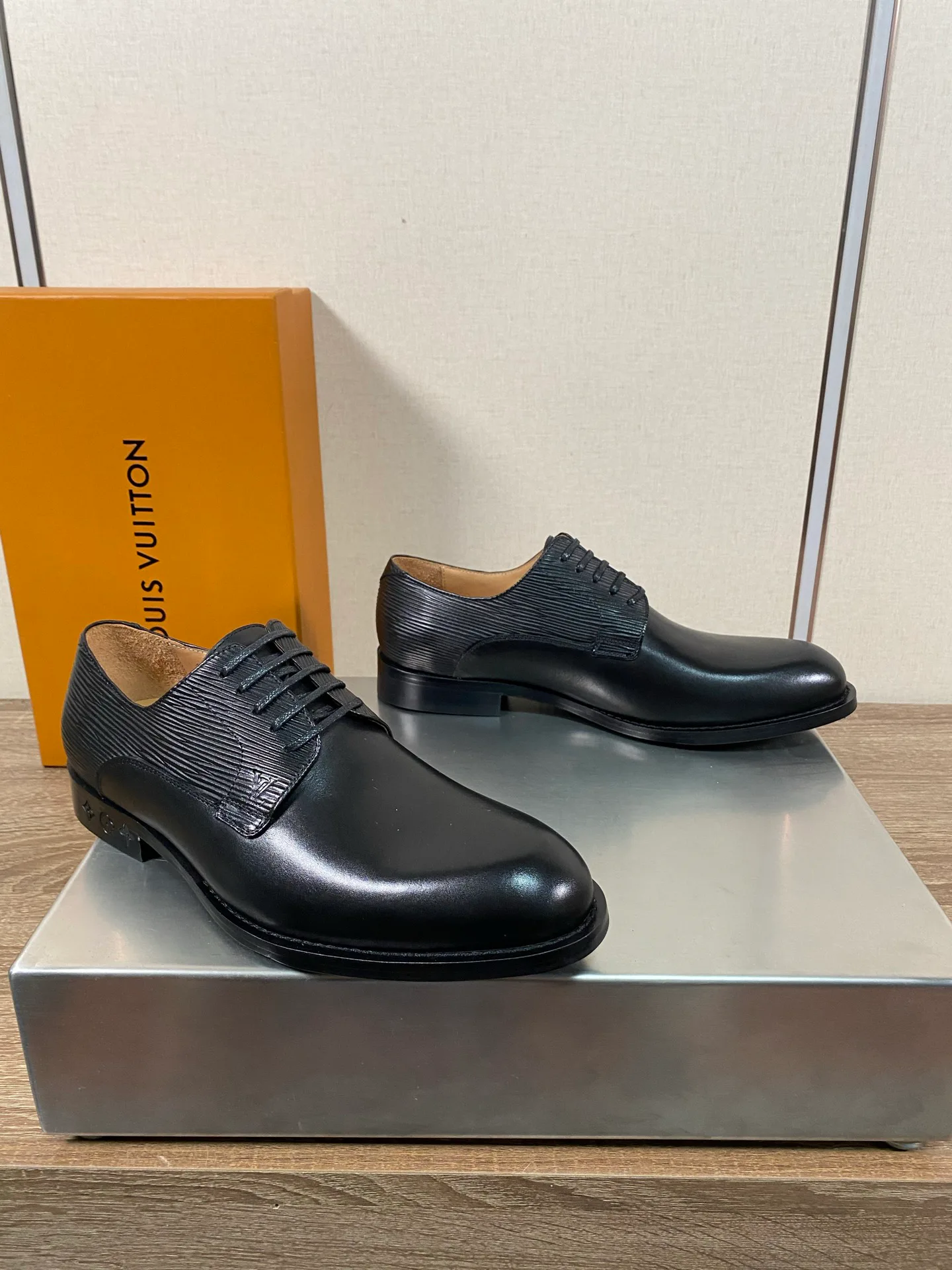Men's Loafers And Dress Shoes LOUIS VUITTON 18078679