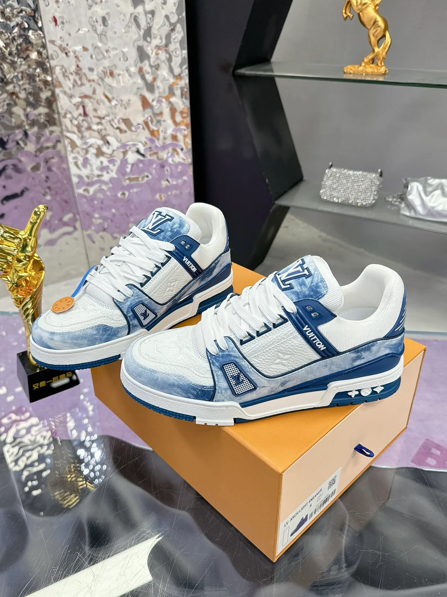 Women's Sneakers LOUIS VUITTON 17530409