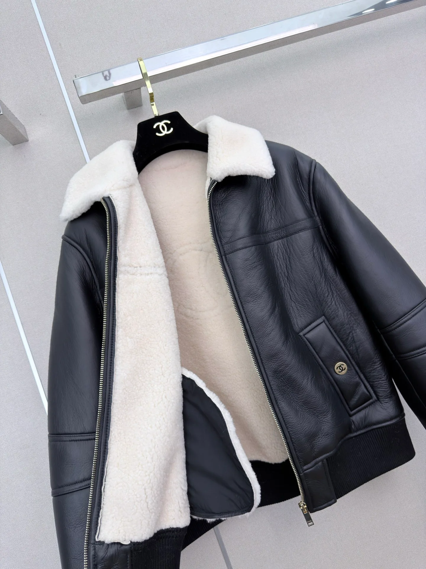 Women's Leather Jackets And Sheepskin Coats CHANEL 18138046