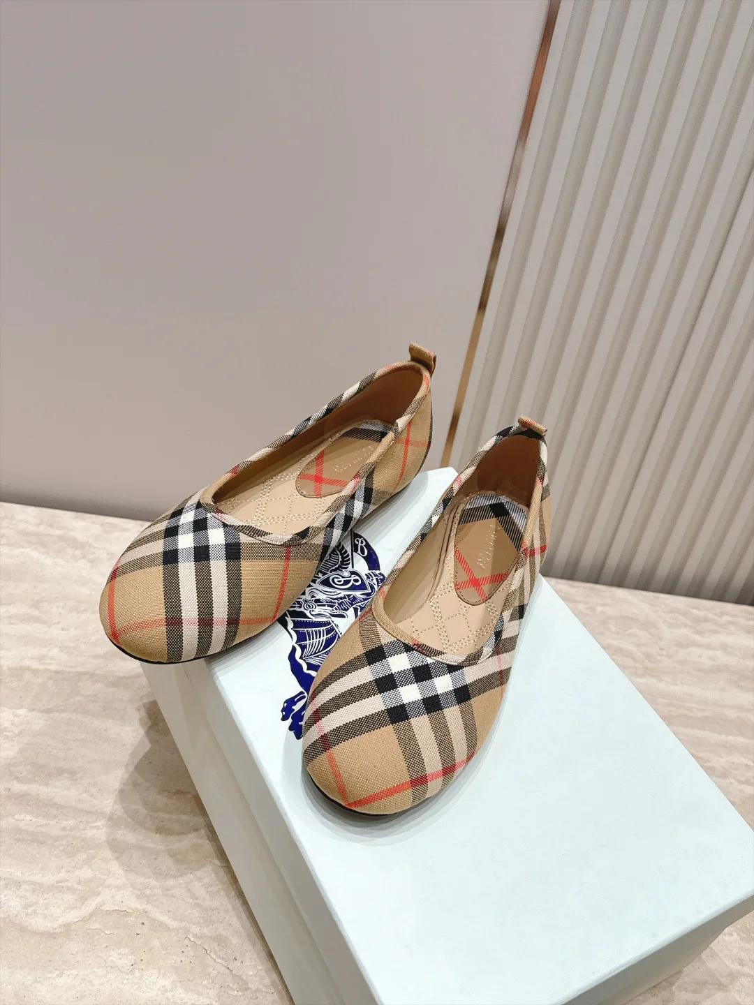Women's Ballet Flats BURBERRY 17946302