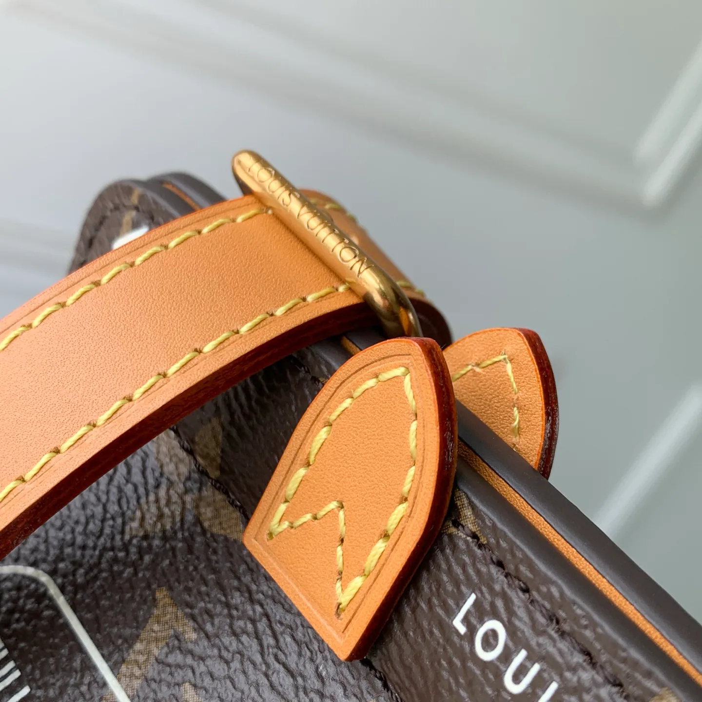 Women's Shoulder Bags LOUIS VUITTON 18147522