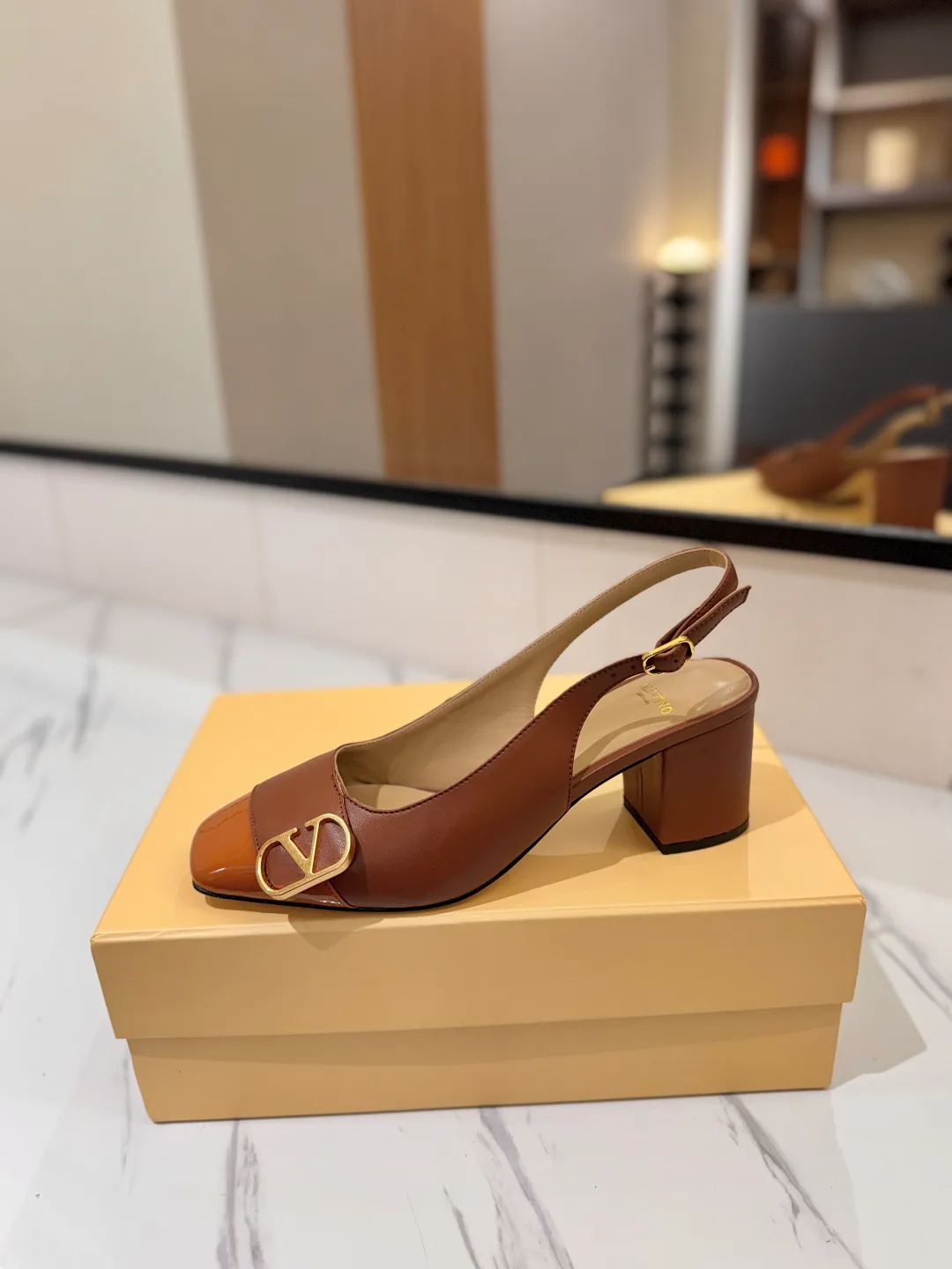 Women's Open-Toe Sandals VALENTINO 18134905