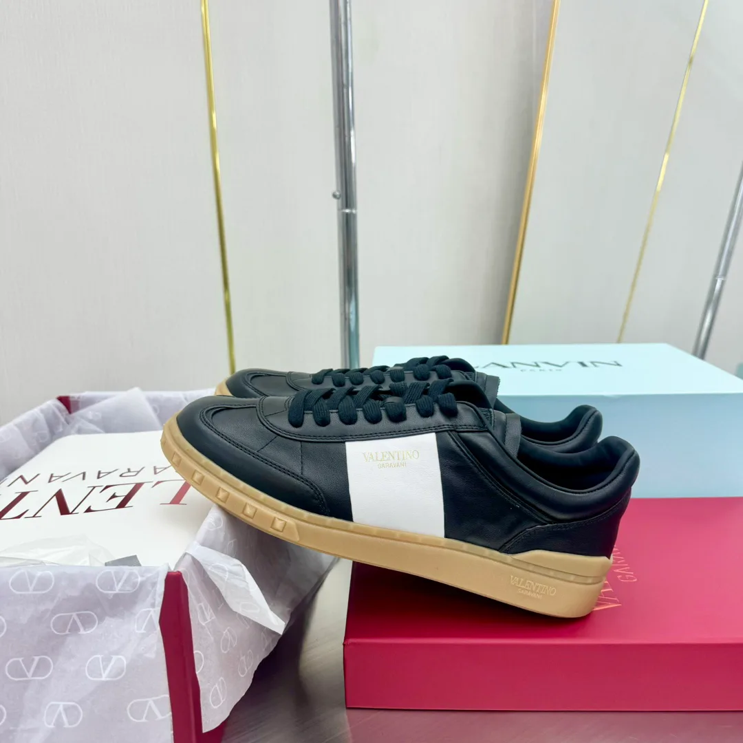 Women's Sneakers VALENTINO 17955033