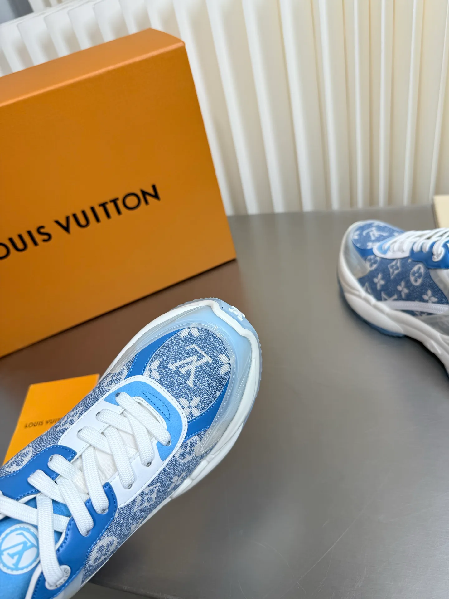 Women's Sneakers LOUIS VUITTON 17873170
