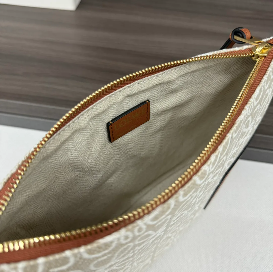Women's Clutches LOEWE 18116450
