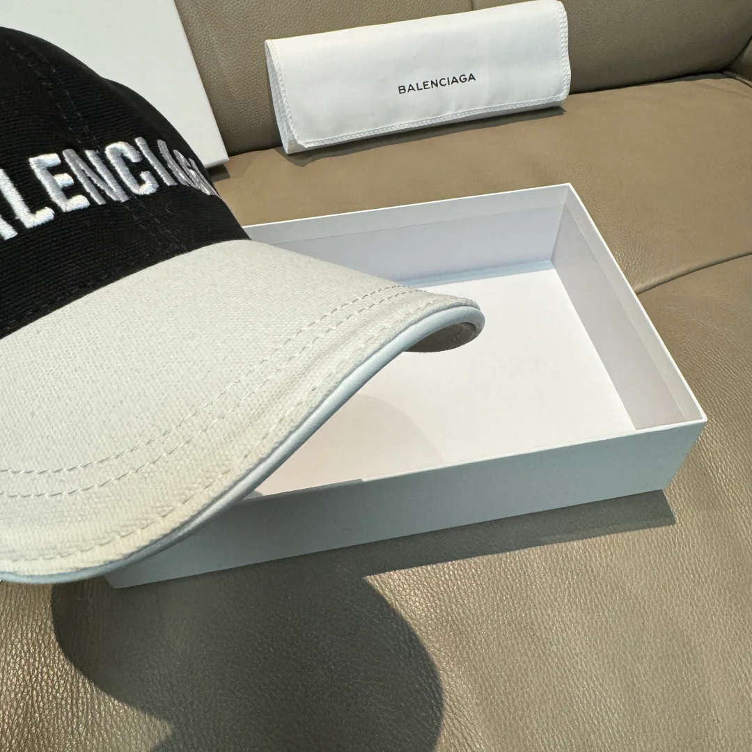 Hats BALENCIAGA 17515246