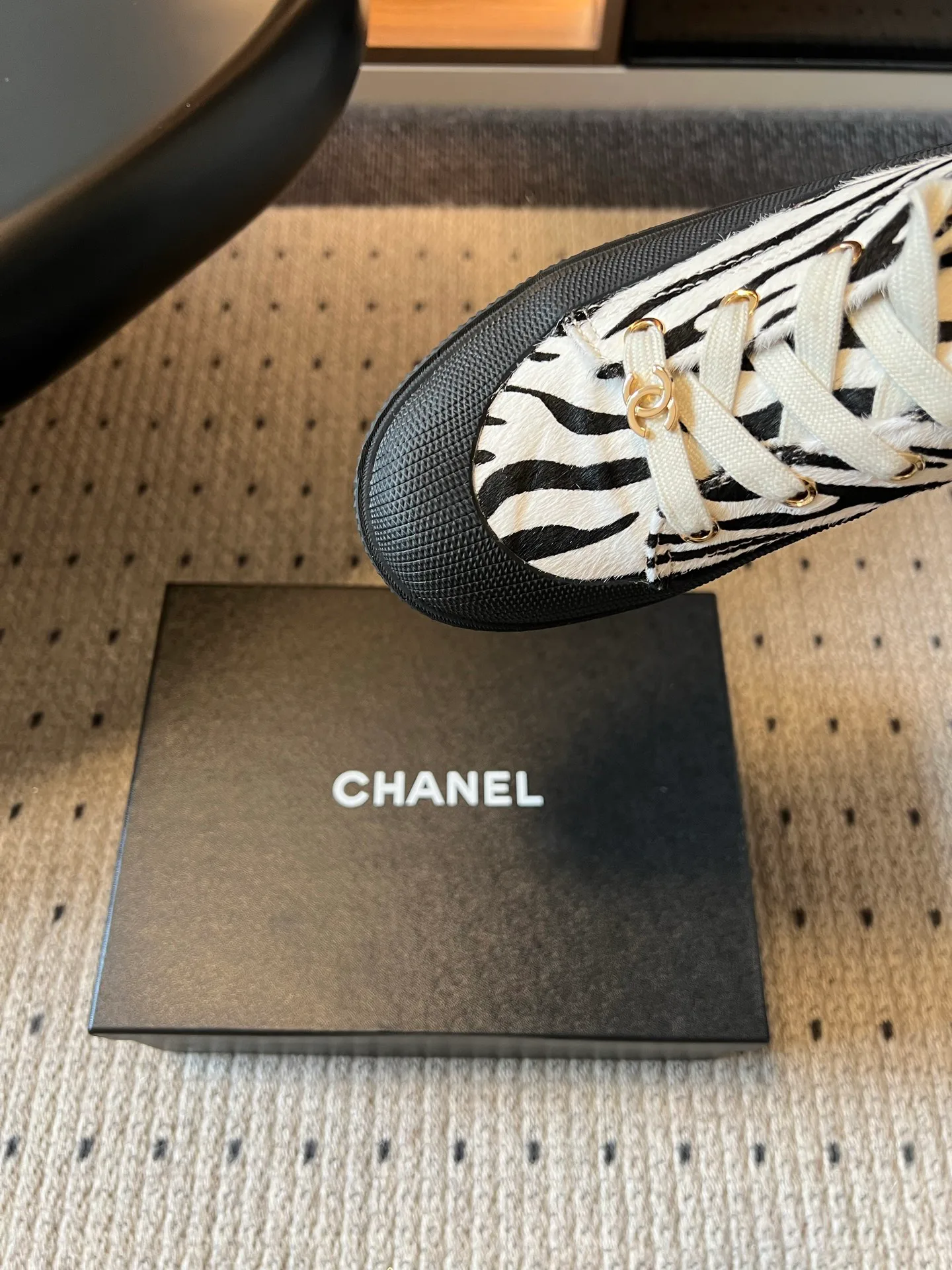 Women's Sneakers CHANEL 18137085
