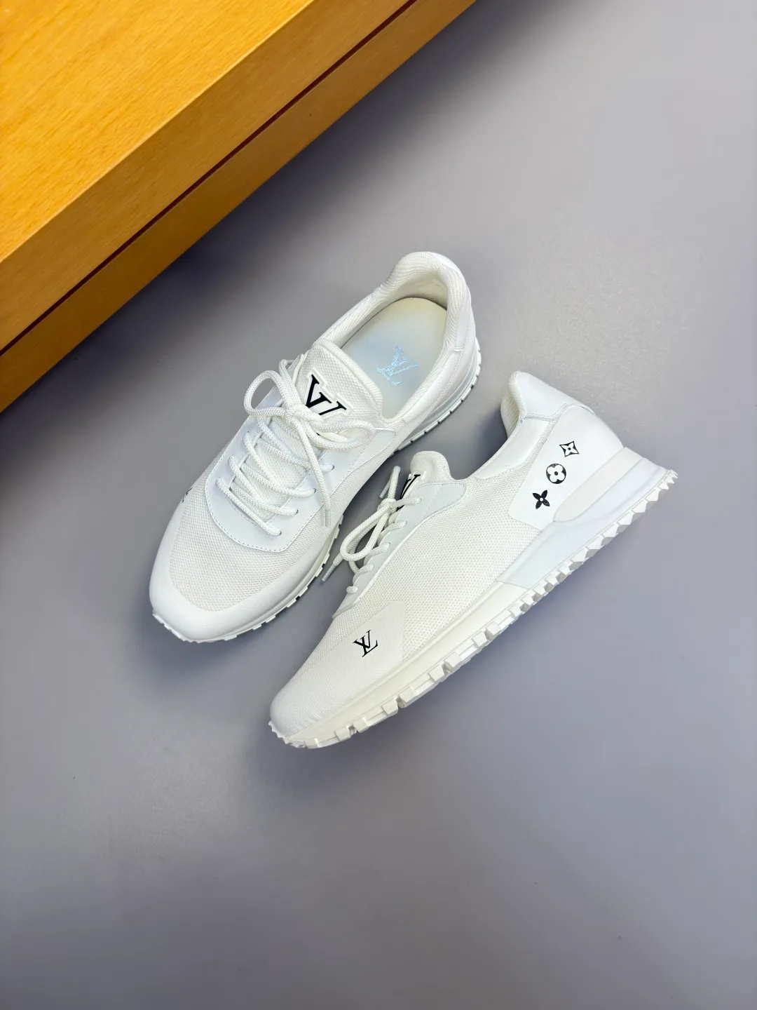 Men's Sneakers LOUIS VUITTON 17955085
