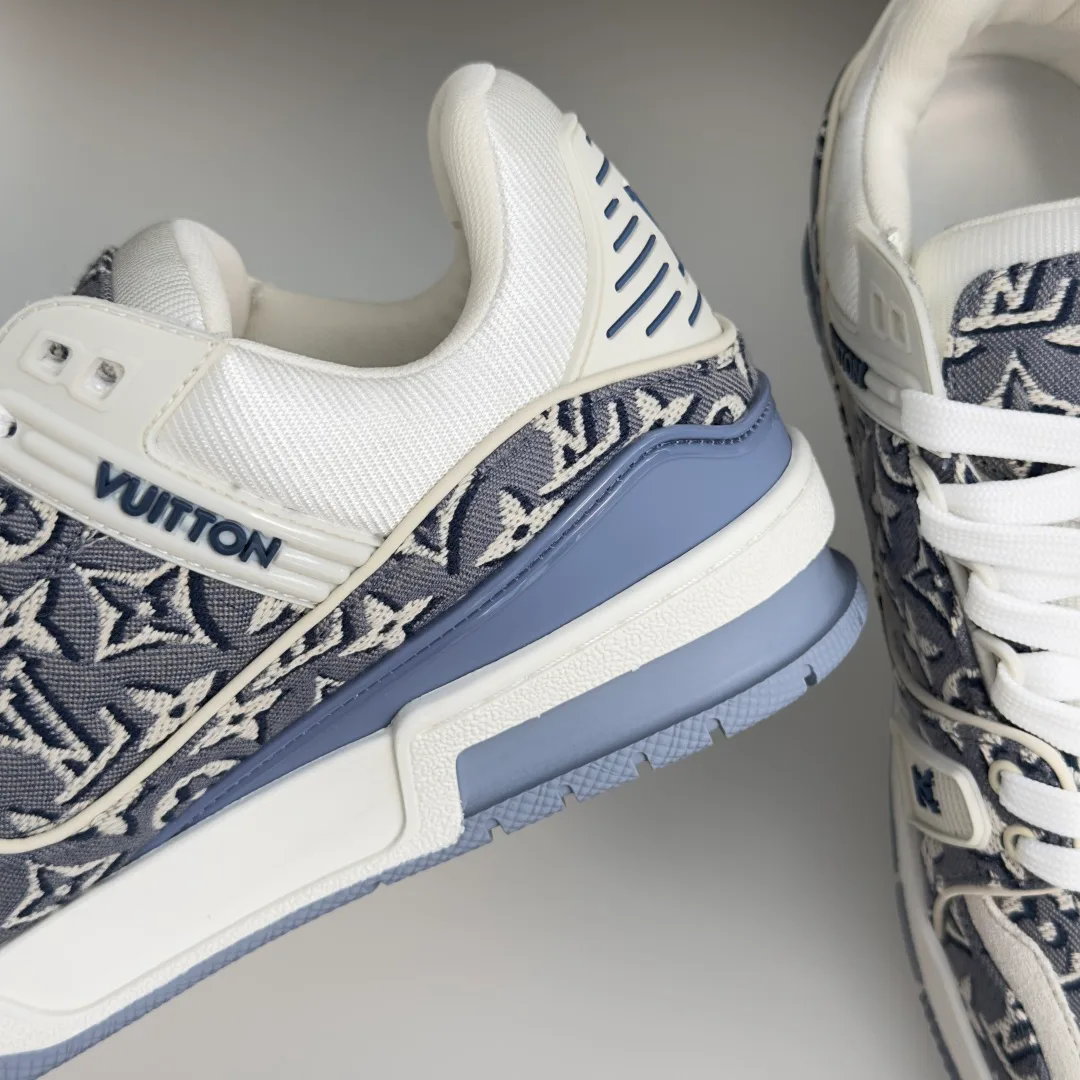 Women's Sneakers LOUIS VUITTON 17772025