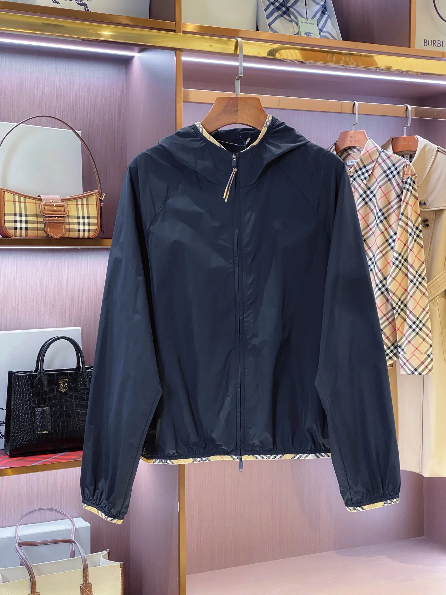 Women's Jackets And Down Jackets BURBERRY 18206388