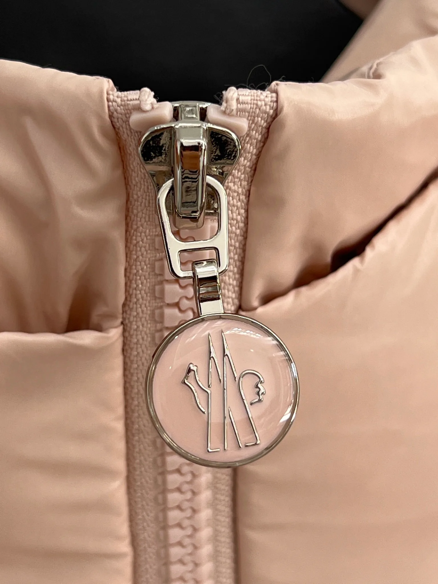 Women's Jackets And Down Jackets MONCLER 18416275