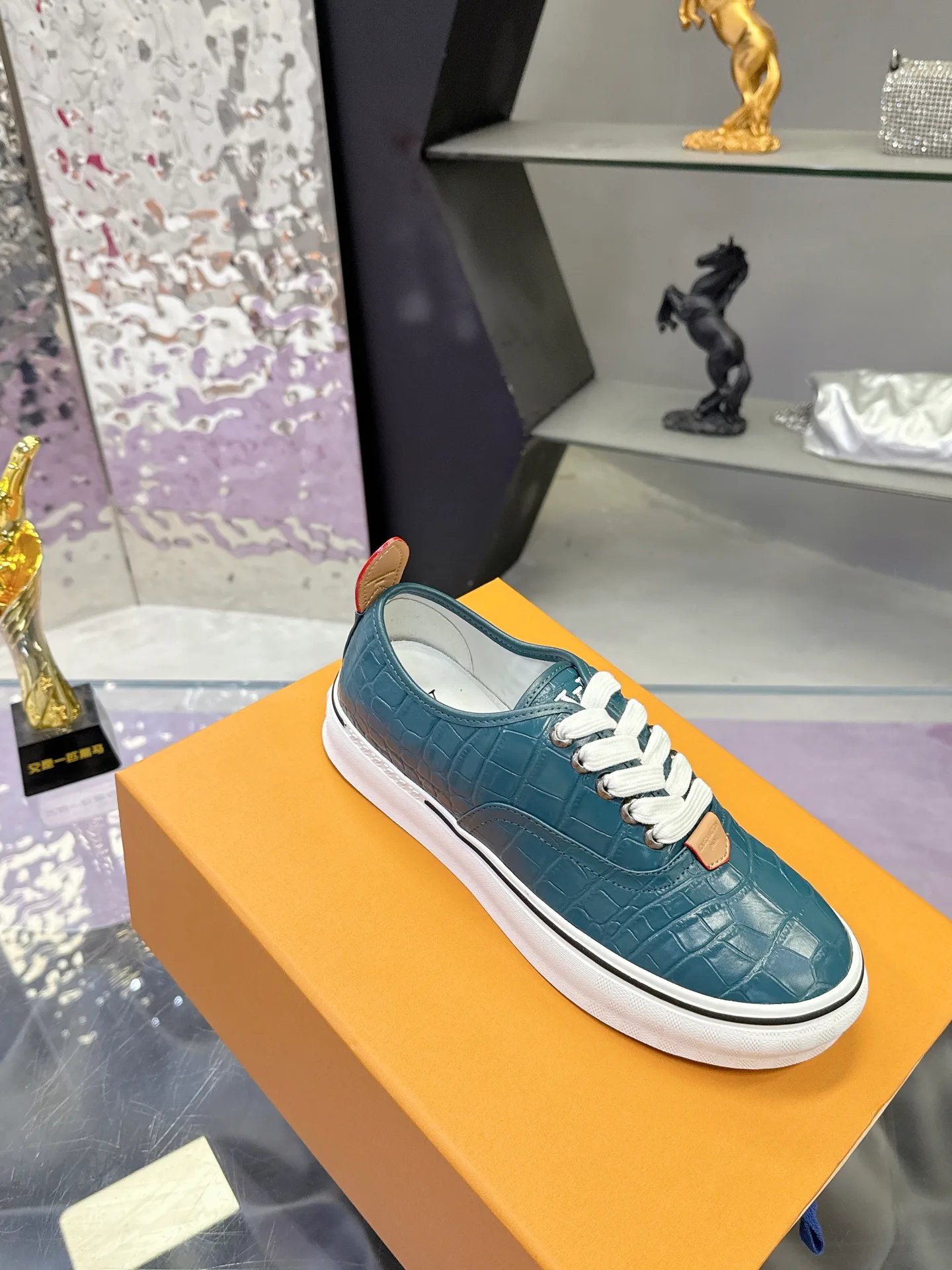 Men's Sneakers LOUIS VUITTON 17930915