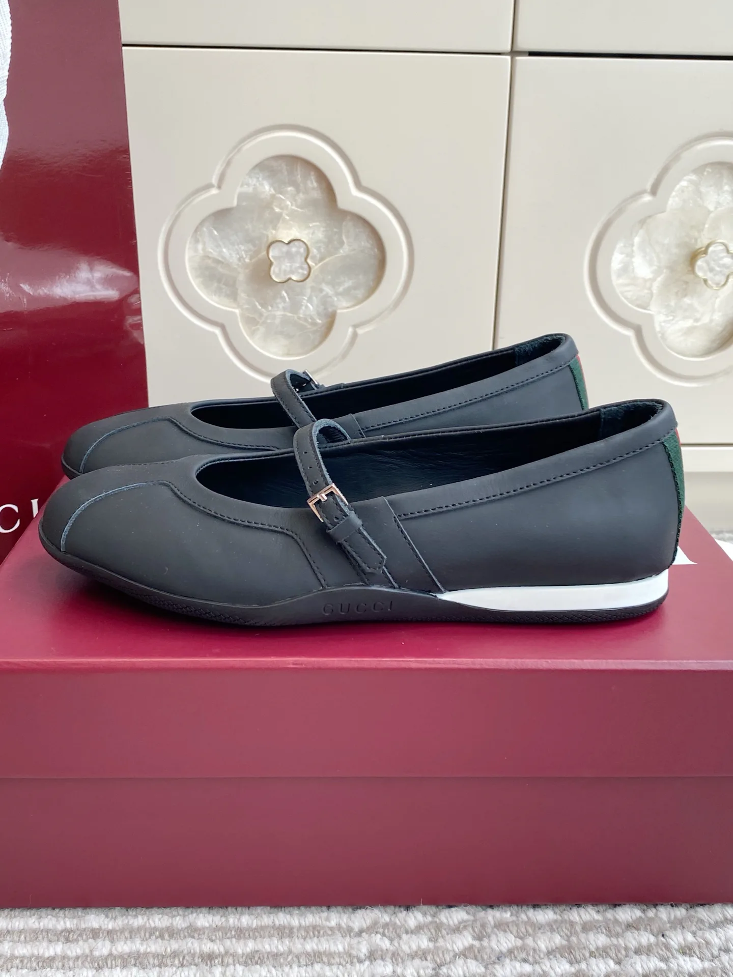 Women's Ballet Flats GUCCI 17525734