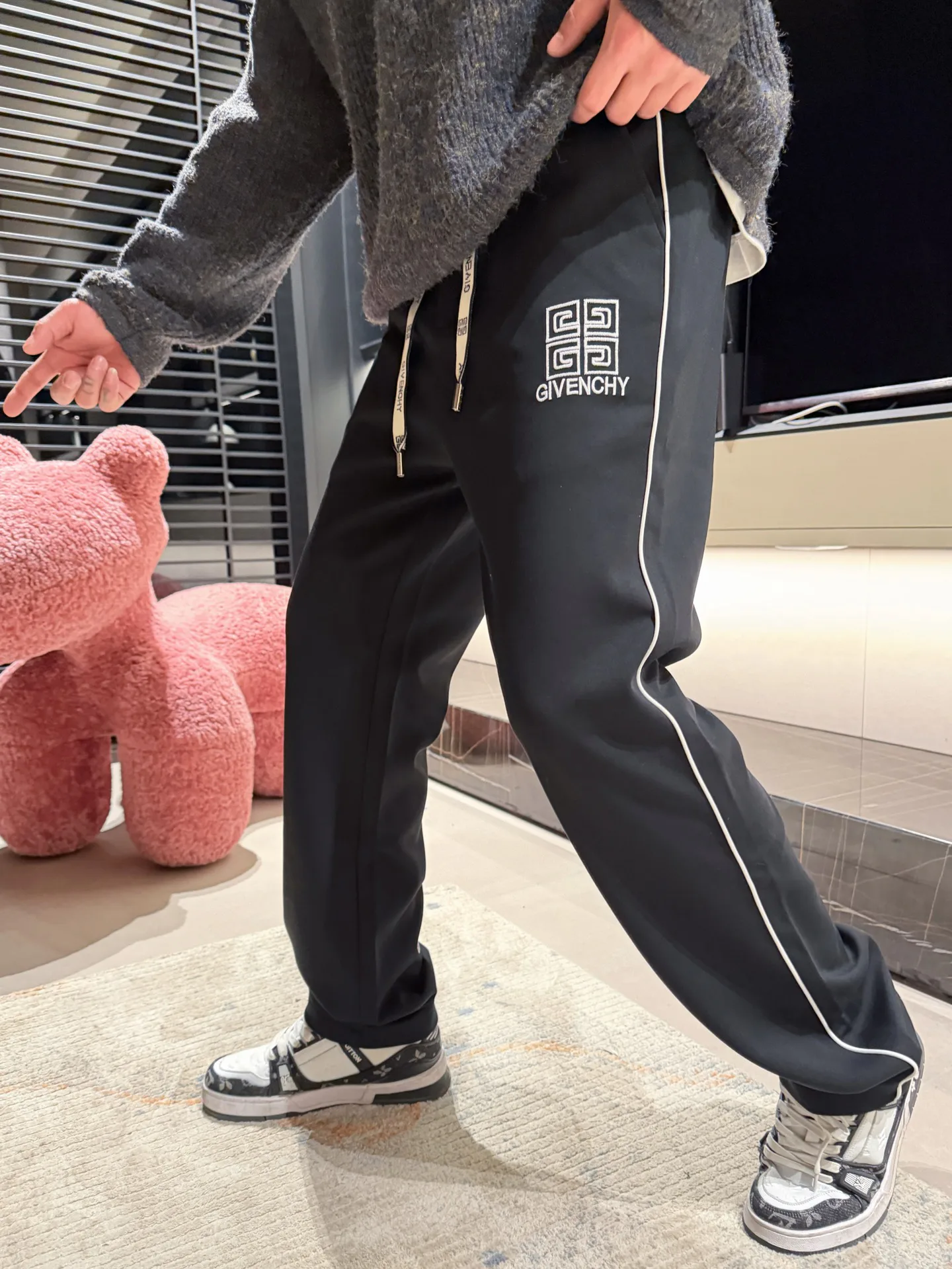 Men's Trousers GIVENCHY 18499697