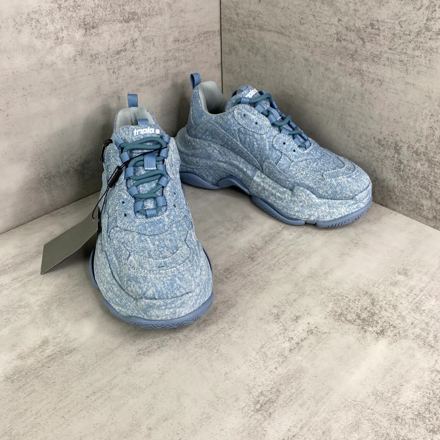 Кроссовки Женские Balenciaga 18686620