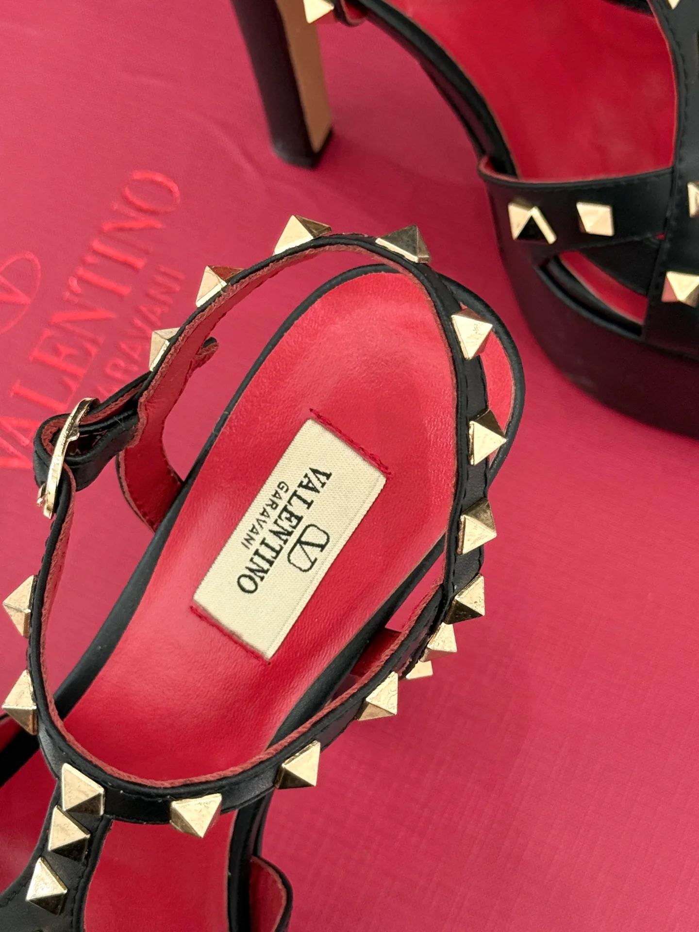 Women's Open-Toe Sandals VALENTINO 18198293