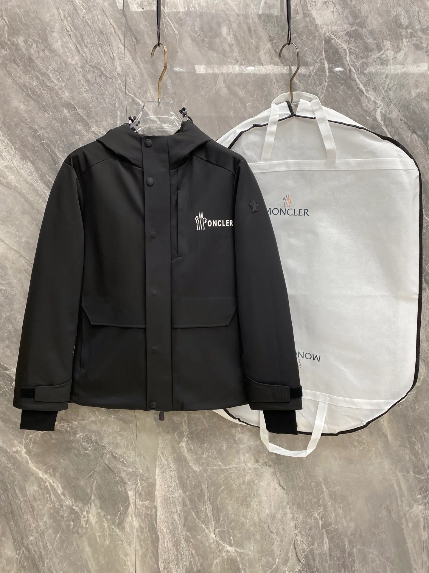 Men's Jackets And Down Jackets MONCLER 18348637