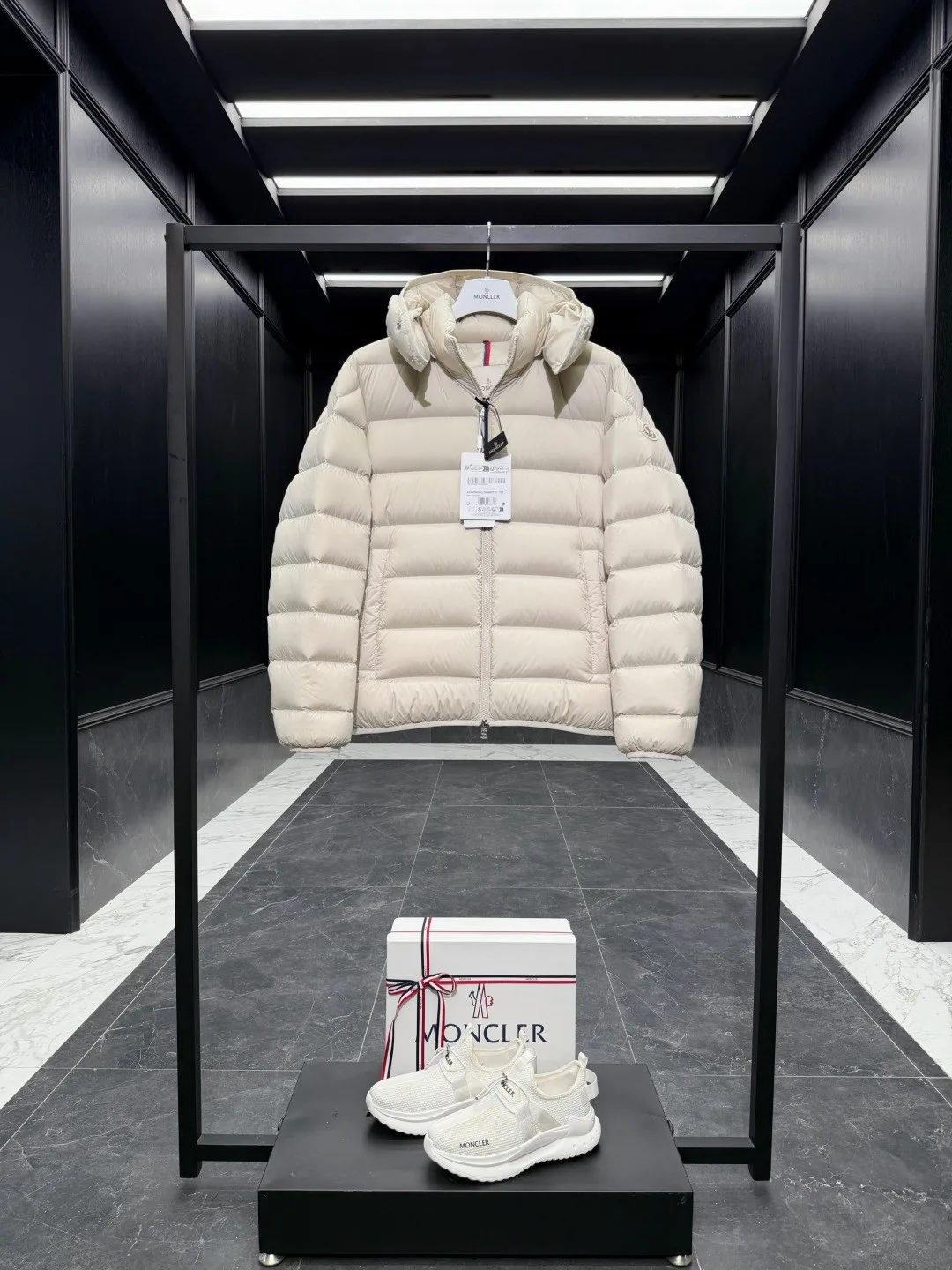 Куртки И Пуховики Мужские Moncler 18607037