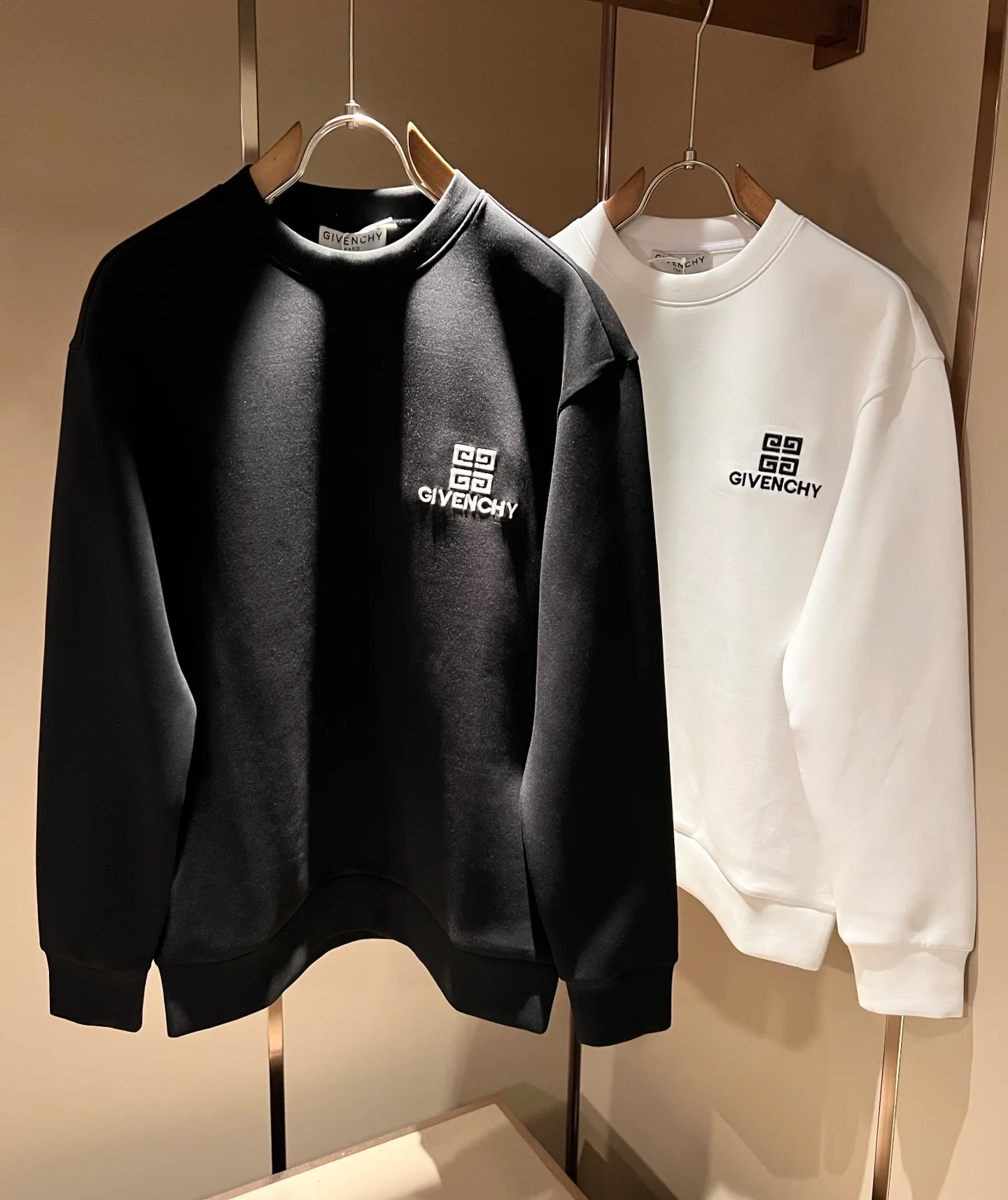 Men's Sweatshirts And Hoodies GIVENCHY 18081246