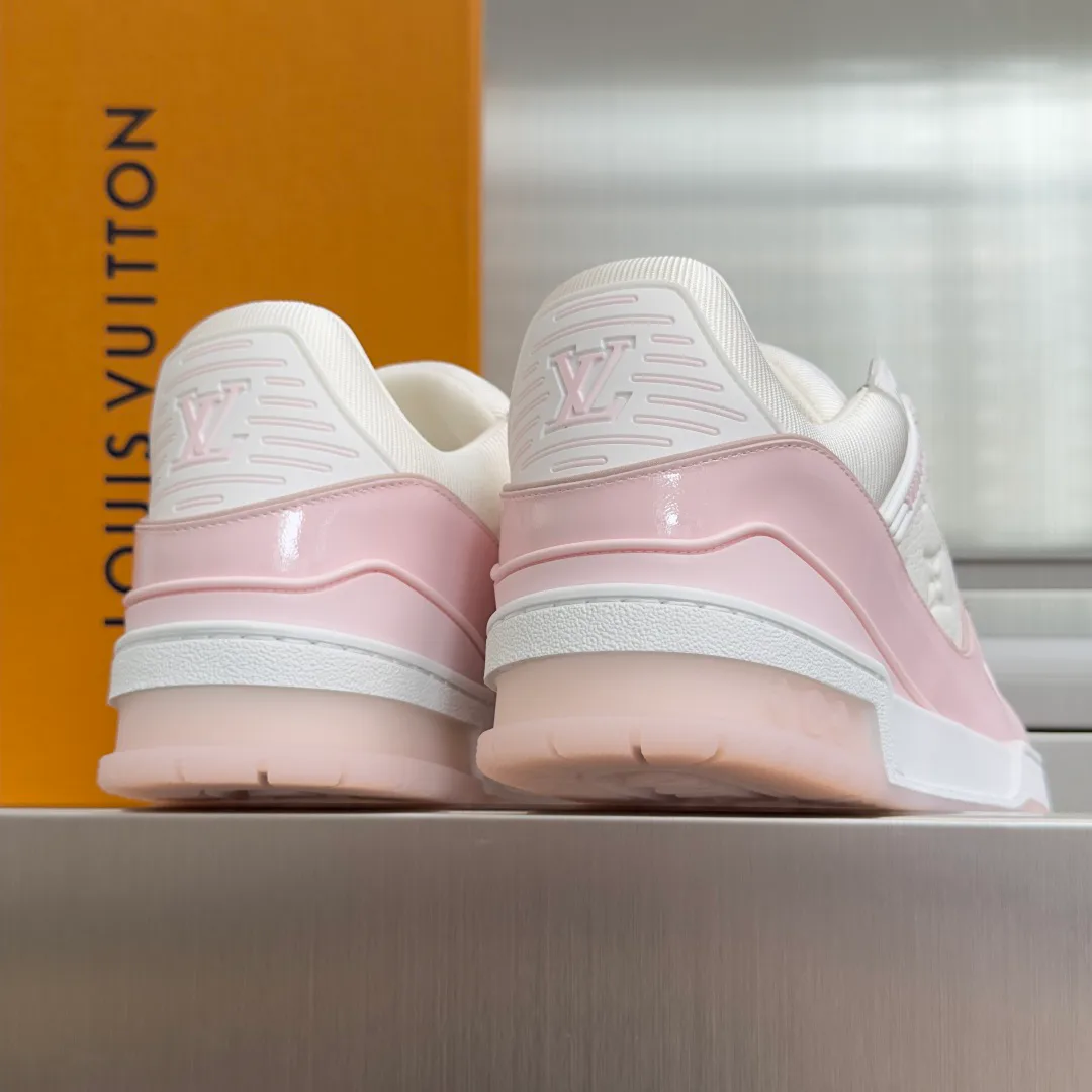 Women's Sneakers LOUIS VUITTON 17483692