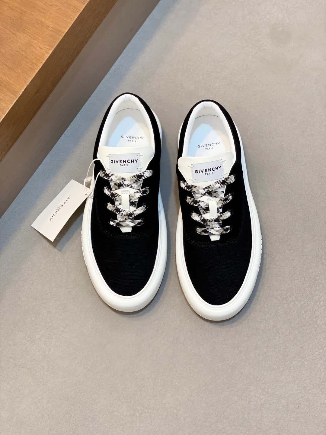 Men's Sneakers GIVENCHY 18449132