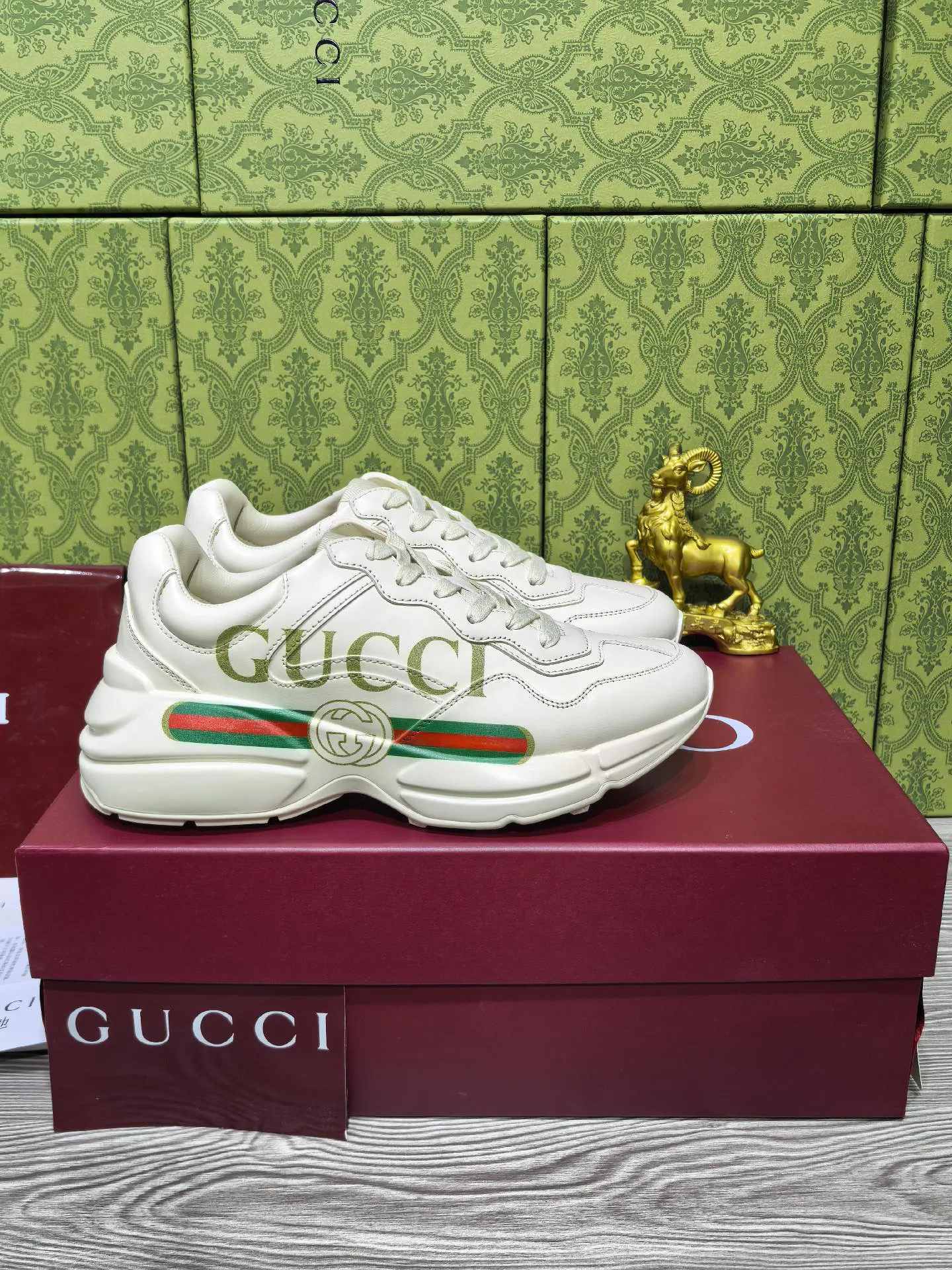 Women's Sneakers GUCCI 18039943