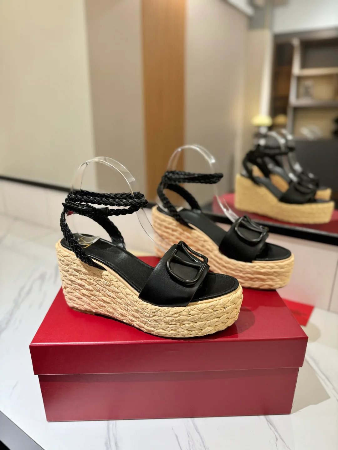 Women's Open-Toe Sandals VALENTINO 17946620