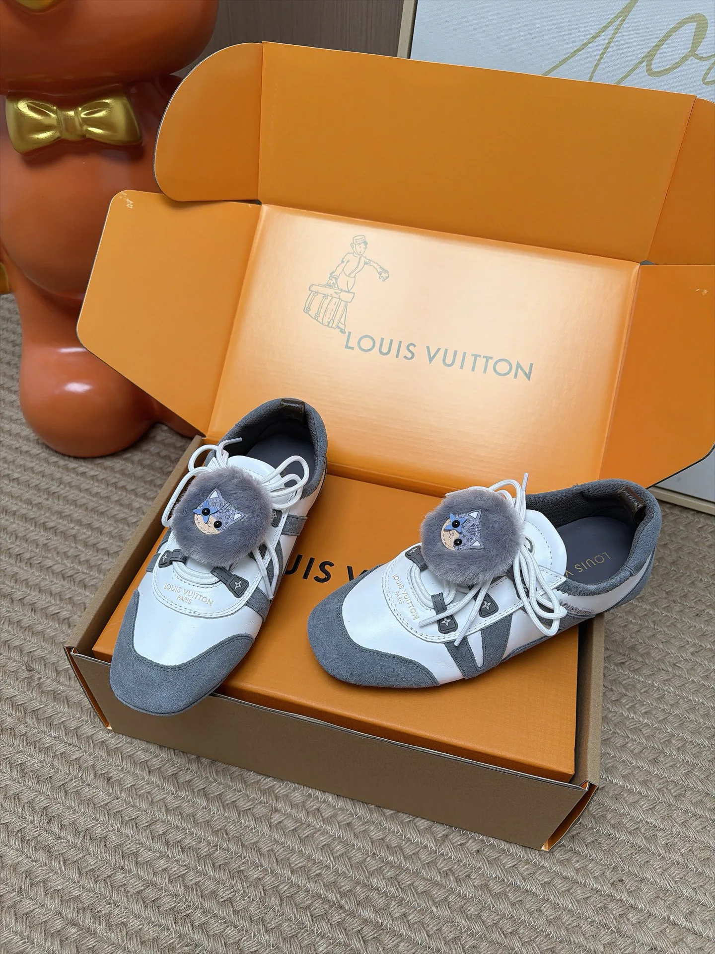 Women's Sneakers LOUIS VUITTON 18063012
