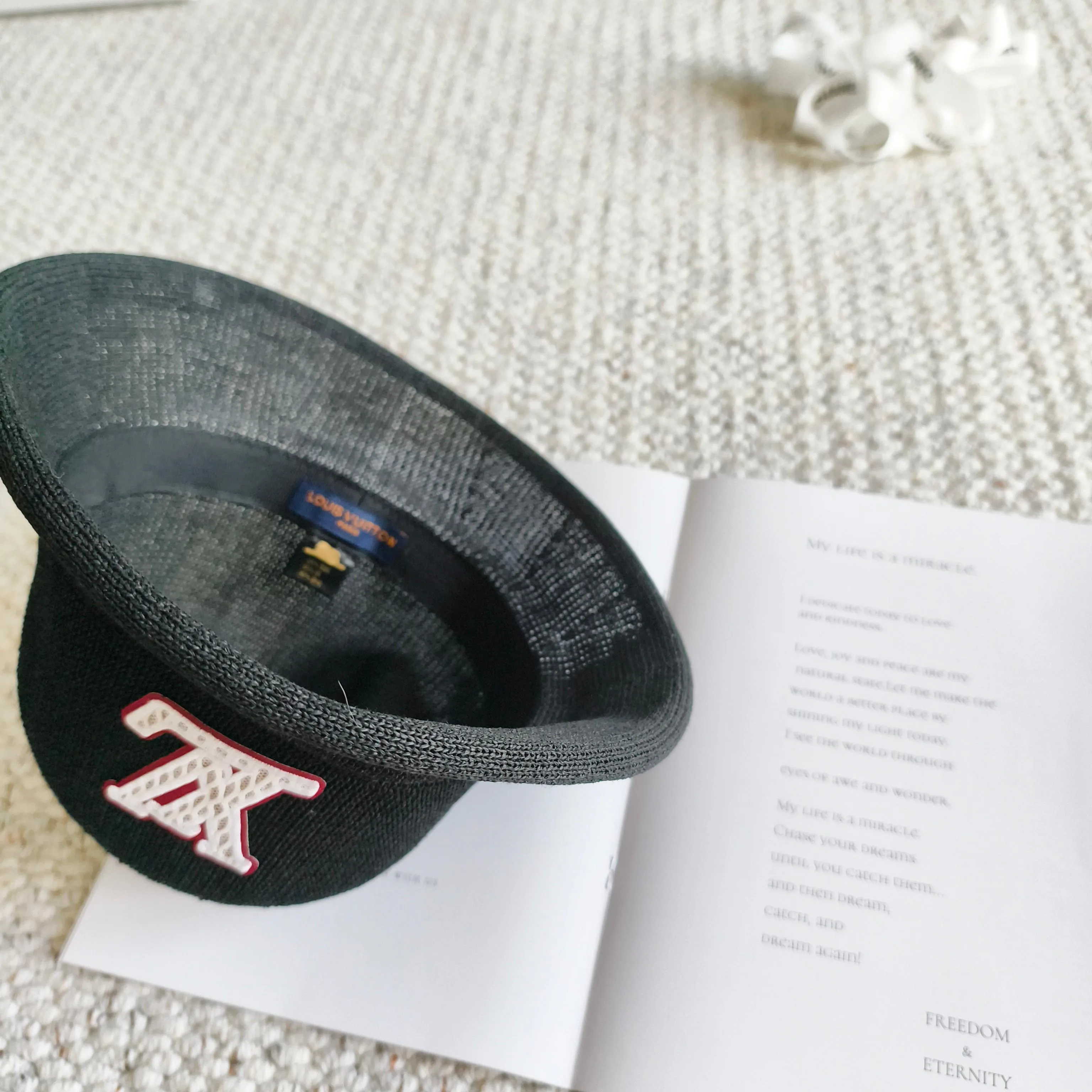 Hats LOUIS VUITTON 17498310