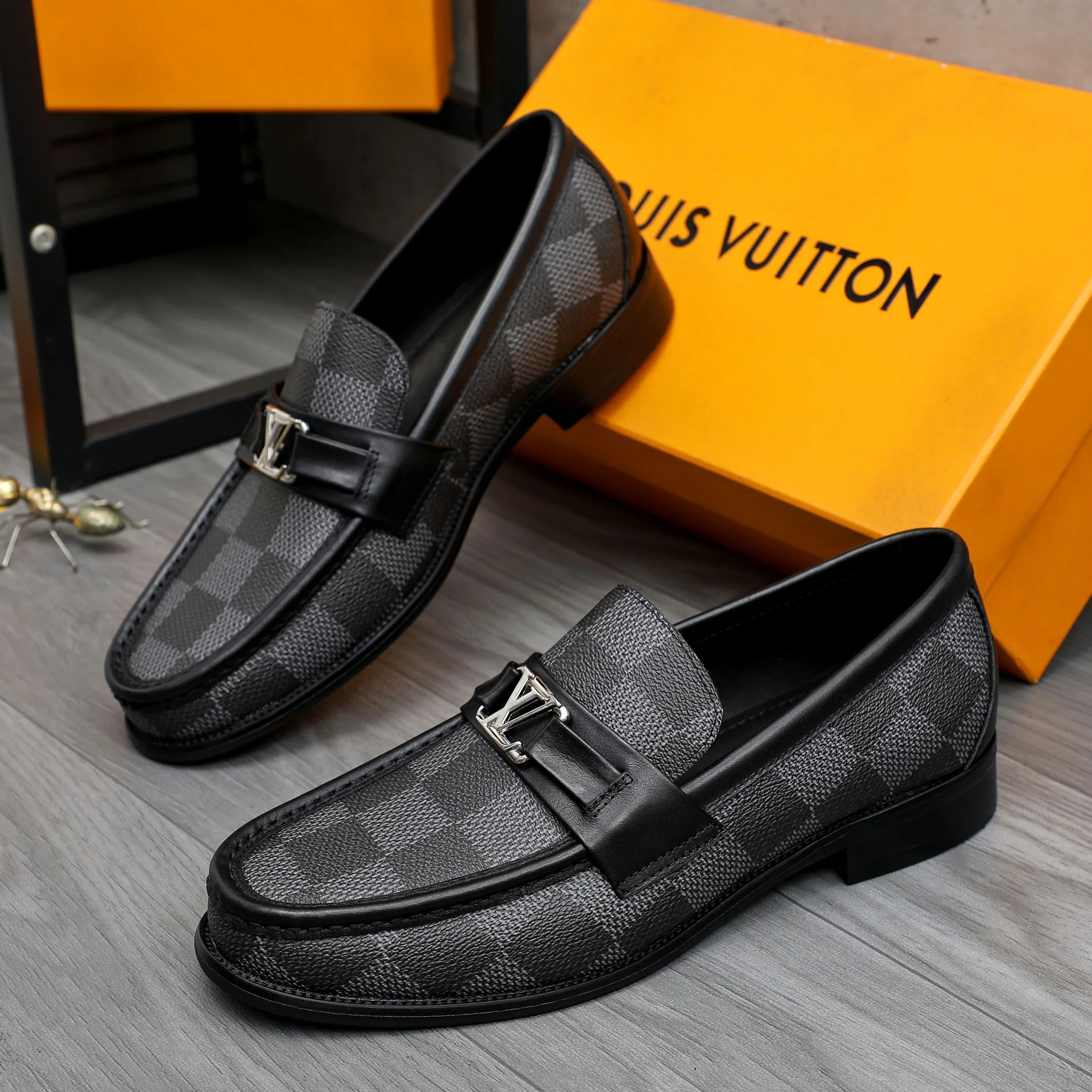 Men's Loafers And Dress Shoes LOUIS VUITTON 17812314