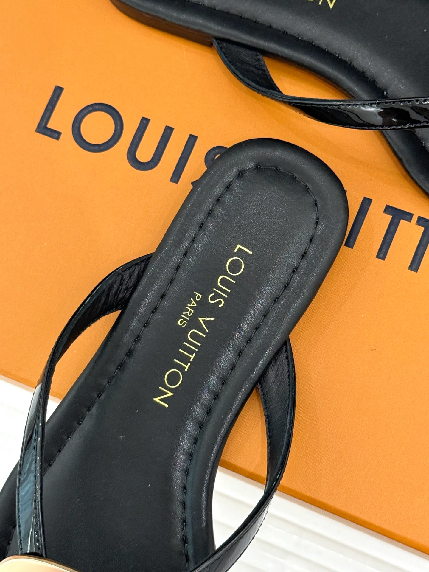 Women's Flip-Flops LOUIS VUITTON 17596991