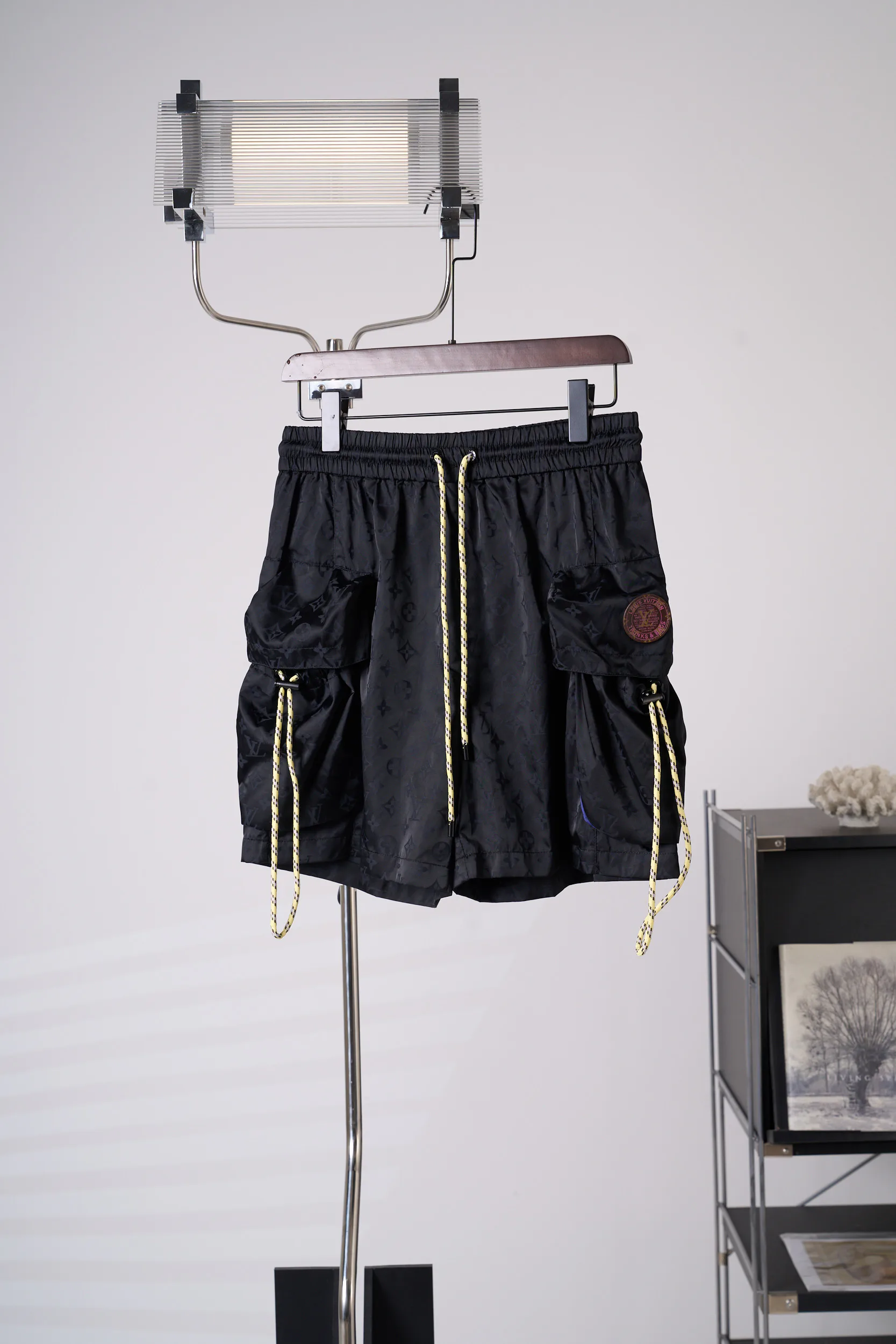 Men's Shorts LOUIS VUITTON 18179054