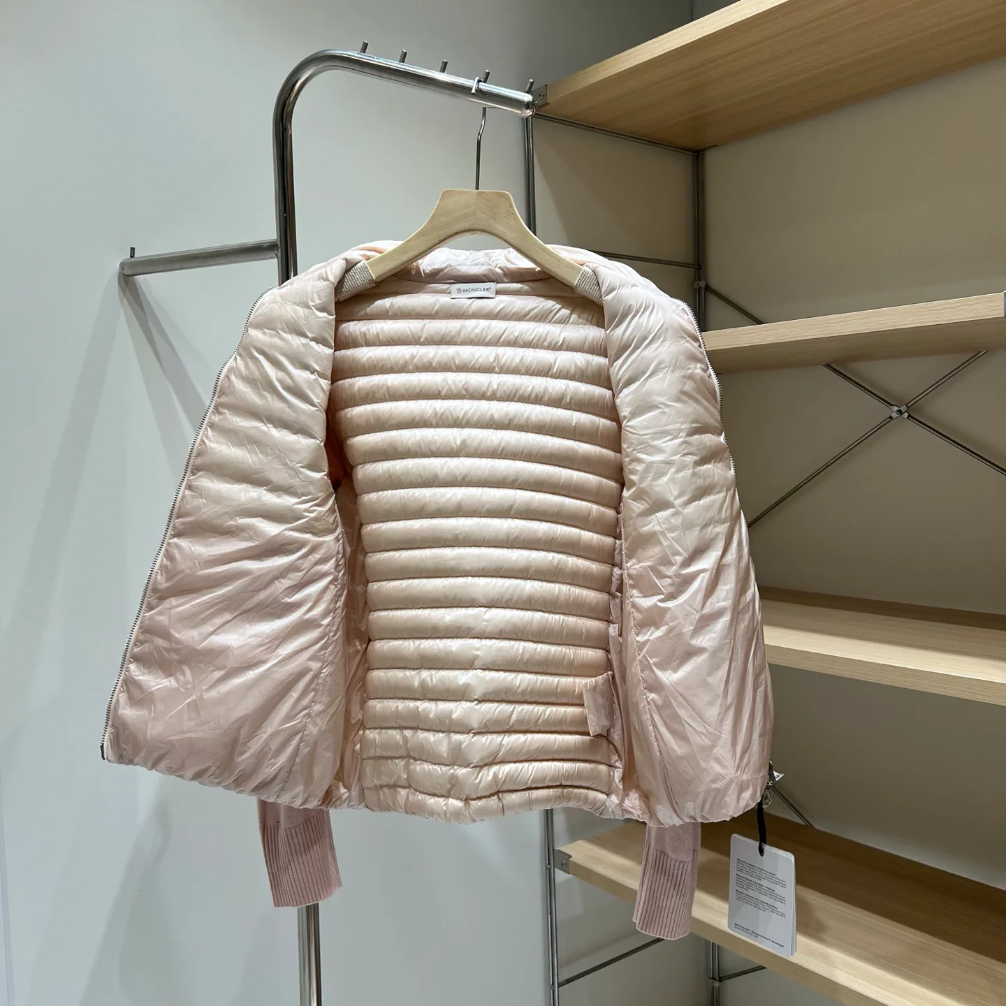 Women's Jackets And Down Jackets MONCLER 18043622