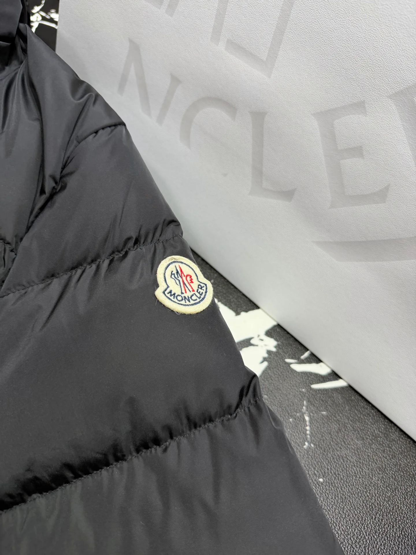 Women's Jackets And Down Jackets MONCLER 18188643