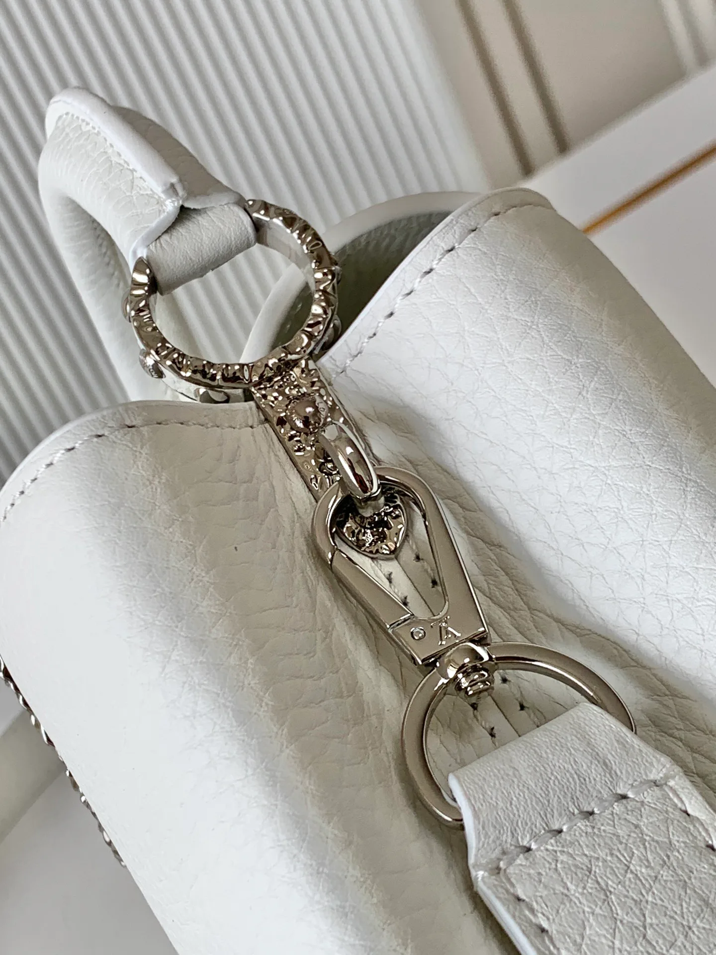 Women's Classic Handbags LOUIS VUITTON 17802978