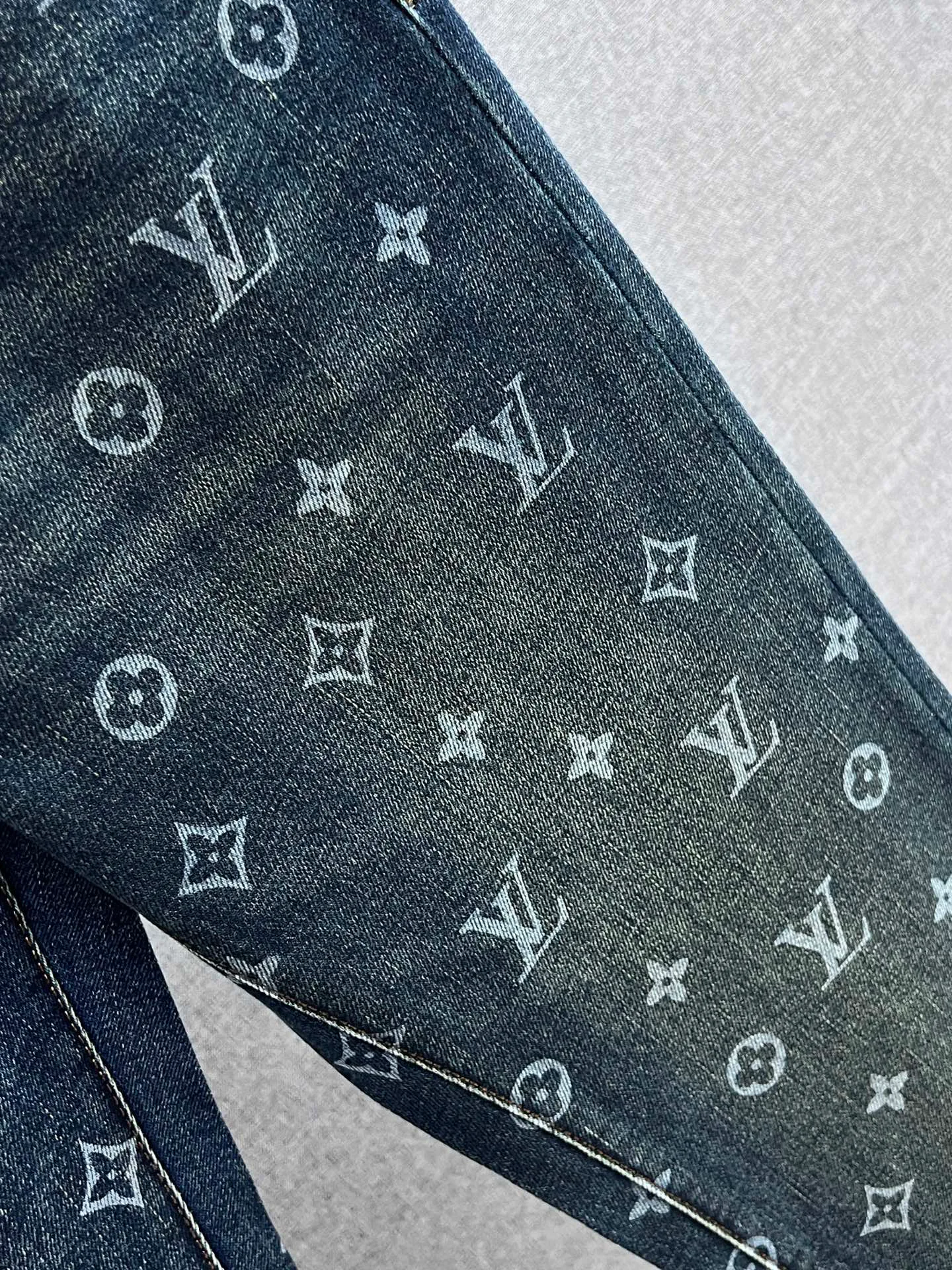 Men's Jeans LOUIS VUITTON 18097847