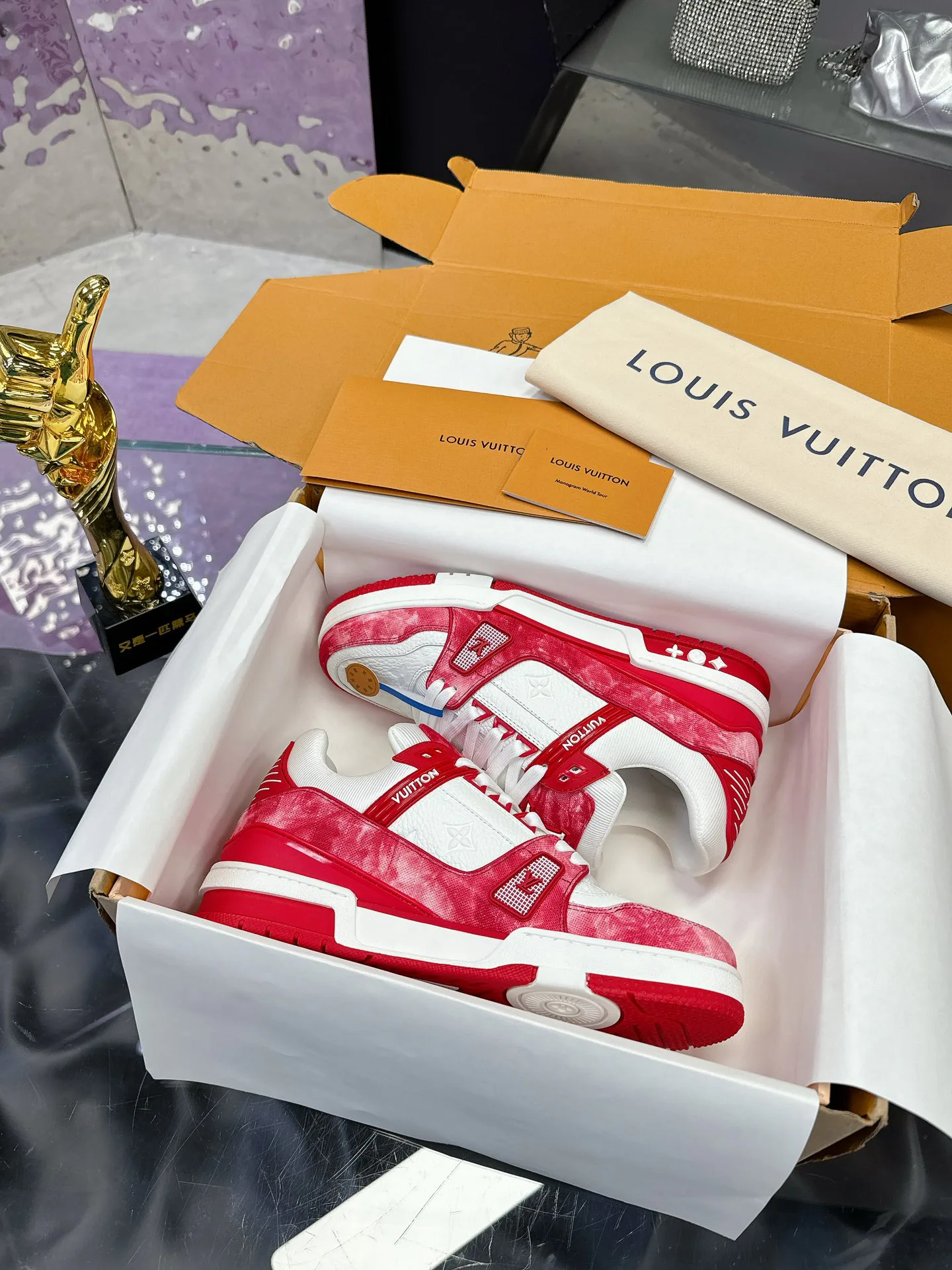 Women's Sneakers LOUIS VUITTON 17530408