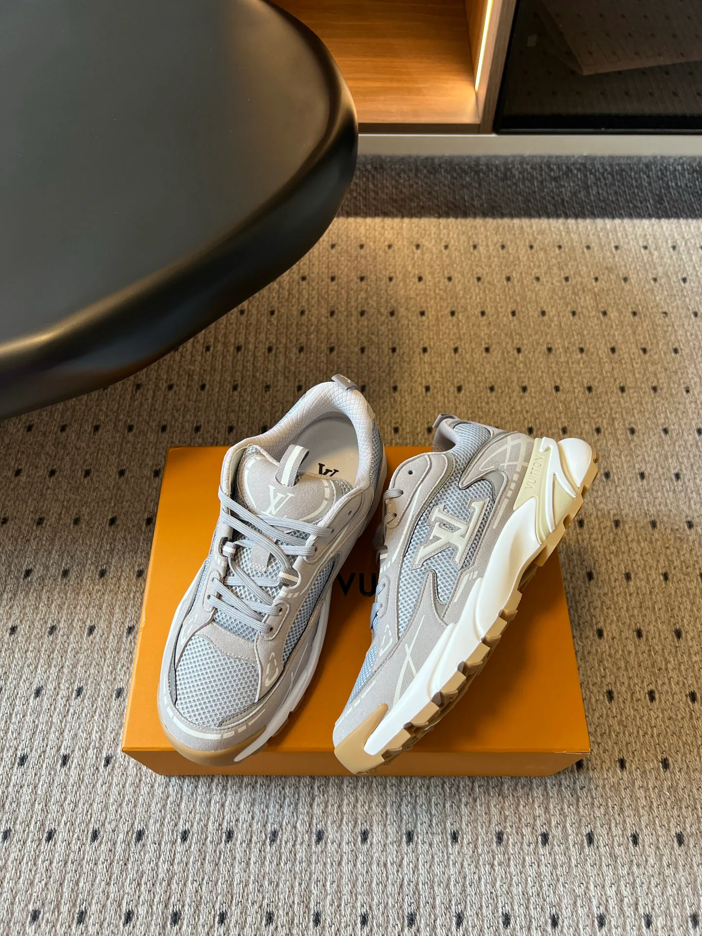 Men's Sneakers LOUIS VUITTON 17419416